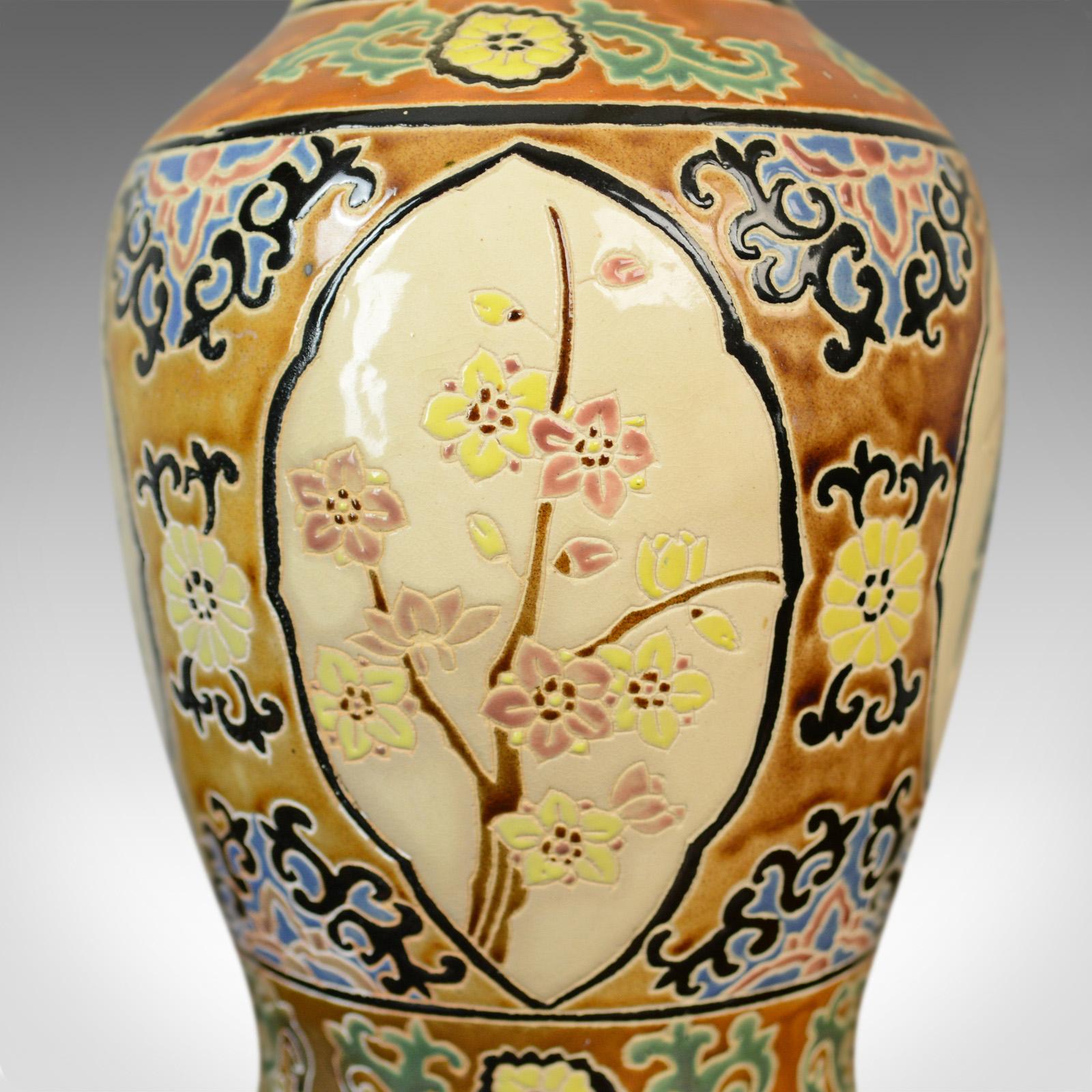 Large Vase, Vintage, Oriental, Baluster, Panel Scenes, Late 20th Century In Good Condition For Sale In Hele, Devon, GB