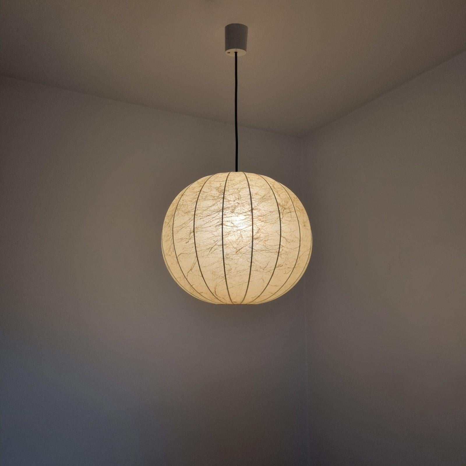 Large Veined Beige Cocoon Pendant Lamp Designed by Castiglioni for Hille, 60s For Sale 5