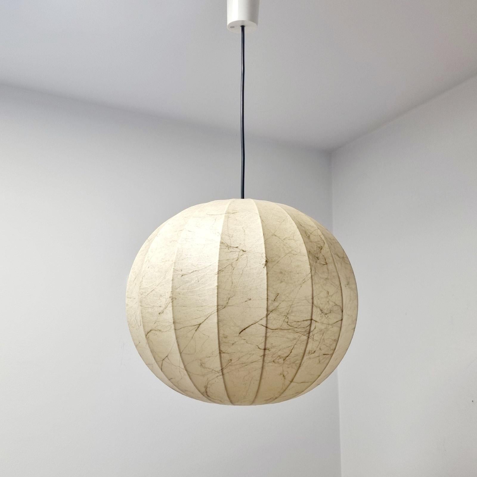 Italian Large Veined Beige Cocoon Pendant Lamp Designed by Castiglioni for Hille, 60s For Sale