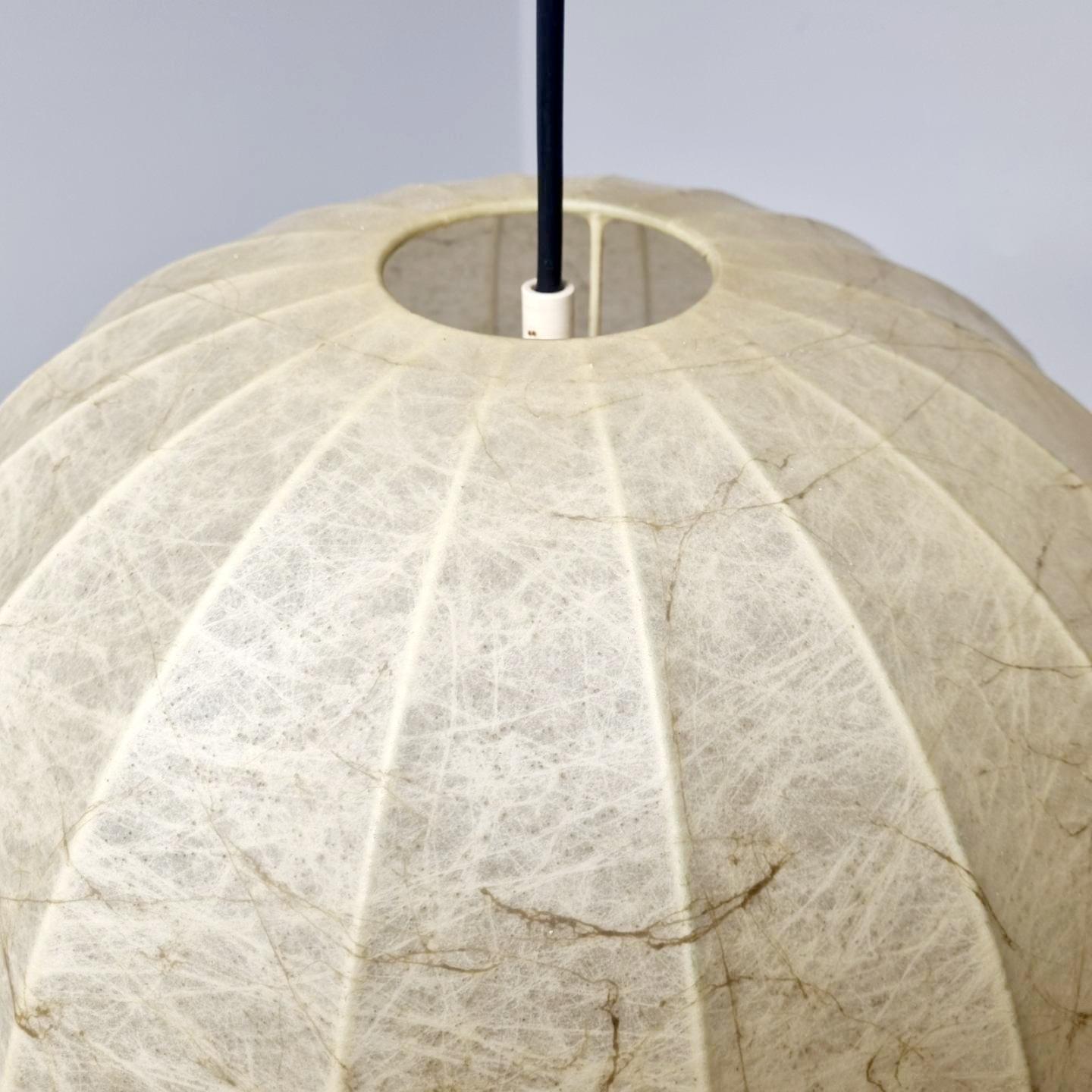 Large Veined Beige Cocoon Pendant Lamp Designed by Castiglioni for Hille, 60s In Good Condition For Sale In Lucija, SI