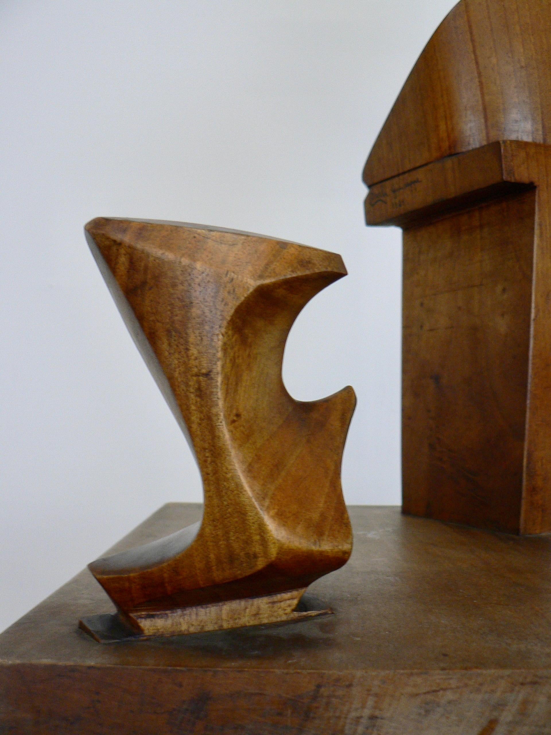 Grande scultura astratta veneziana in noce massiccio di Giuseppe Carli - 1961 In condizioni discrete in vendita a SOTTEVILLE-LÈS-ROUEN, FR