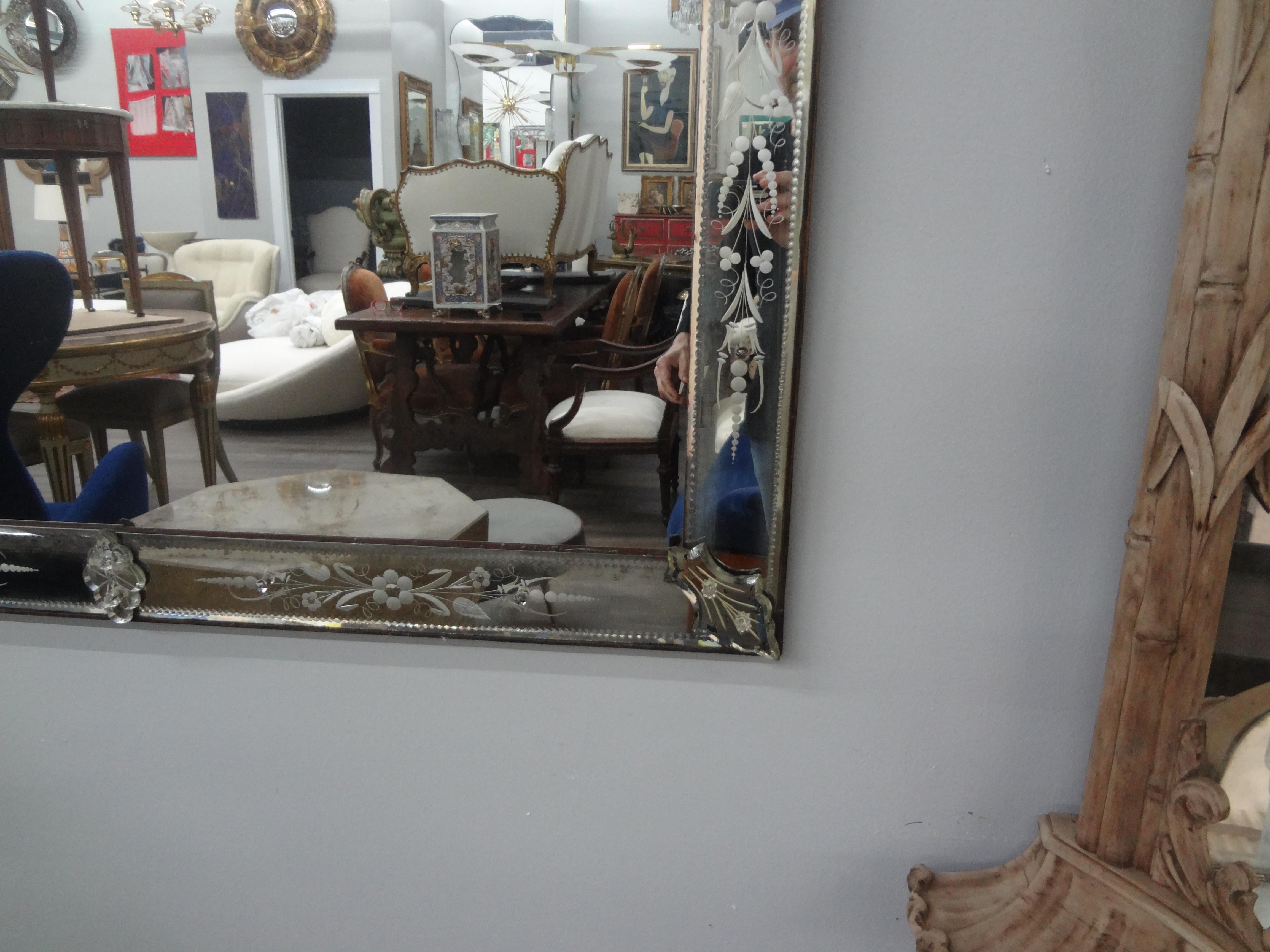Großer venezianischer Spiegel, geätzt und abgeschrägt im Zustand „Gut“ im Angebot in Houston, TX