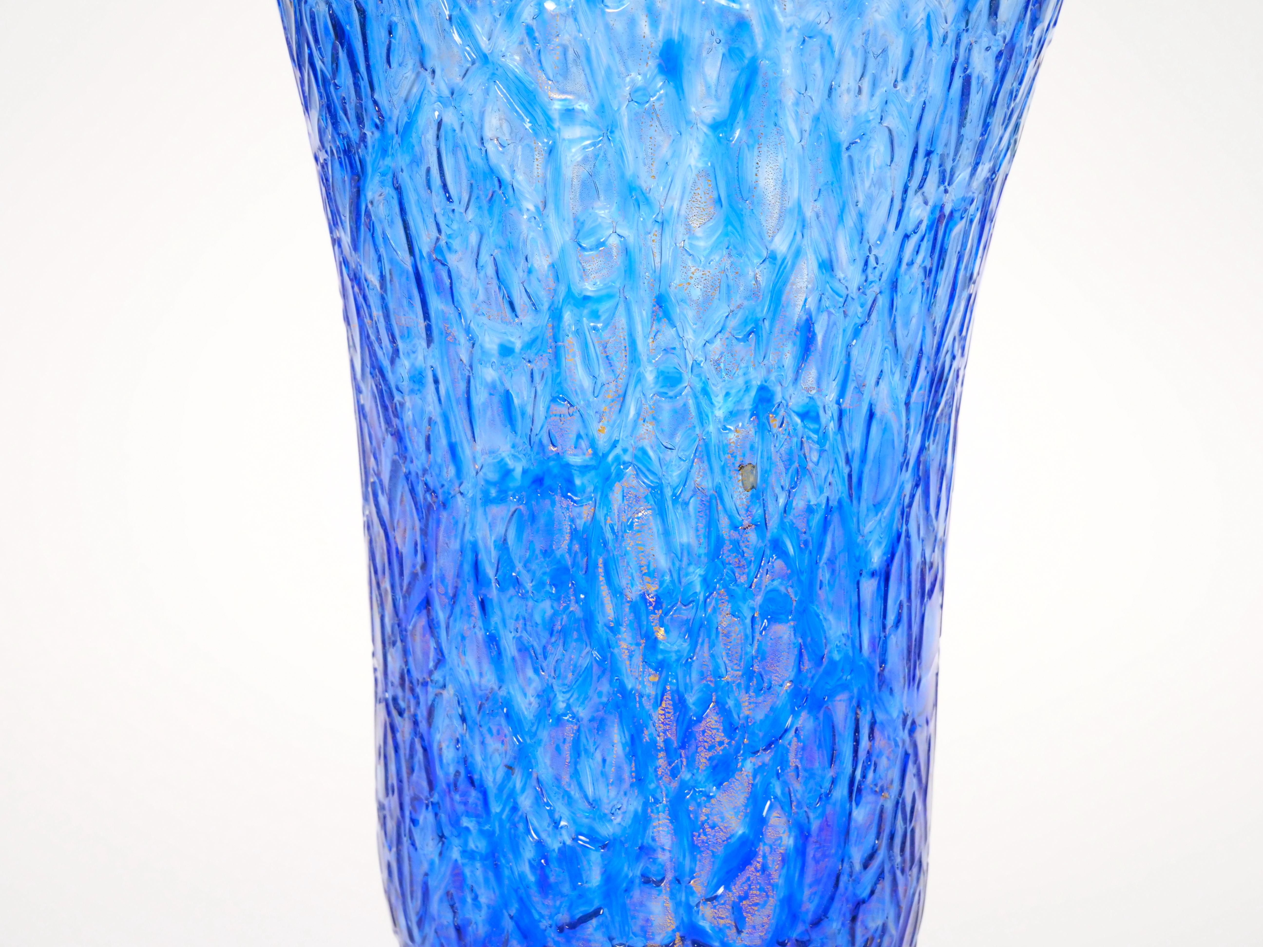 Large Venetian Mouth Blown Gold Flecks Infused Design Decorated Vase For Sale 5