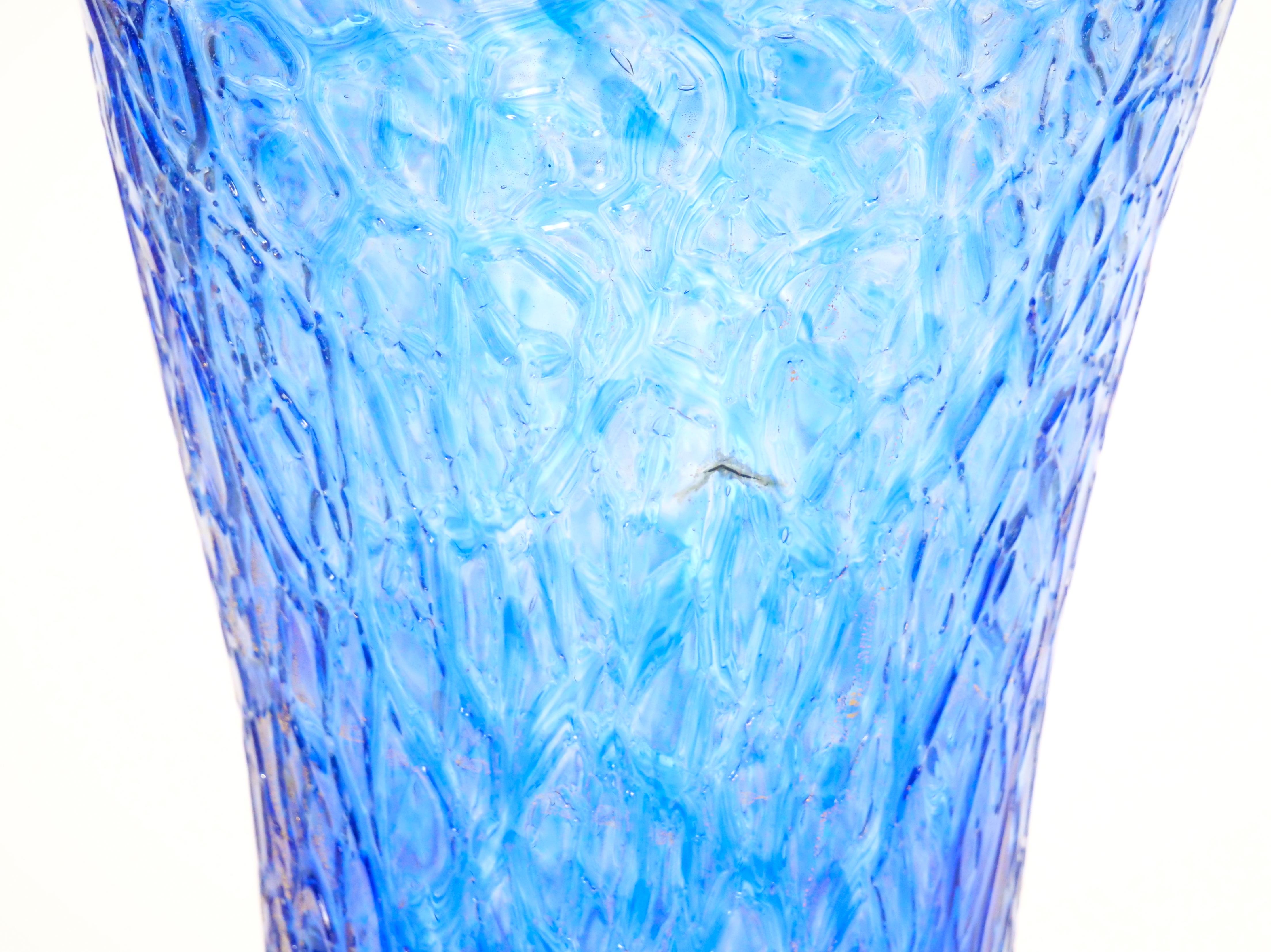 Large Venetian Mouth Blown Gold Flecks Infused Design Decorated Vase For Sale 9