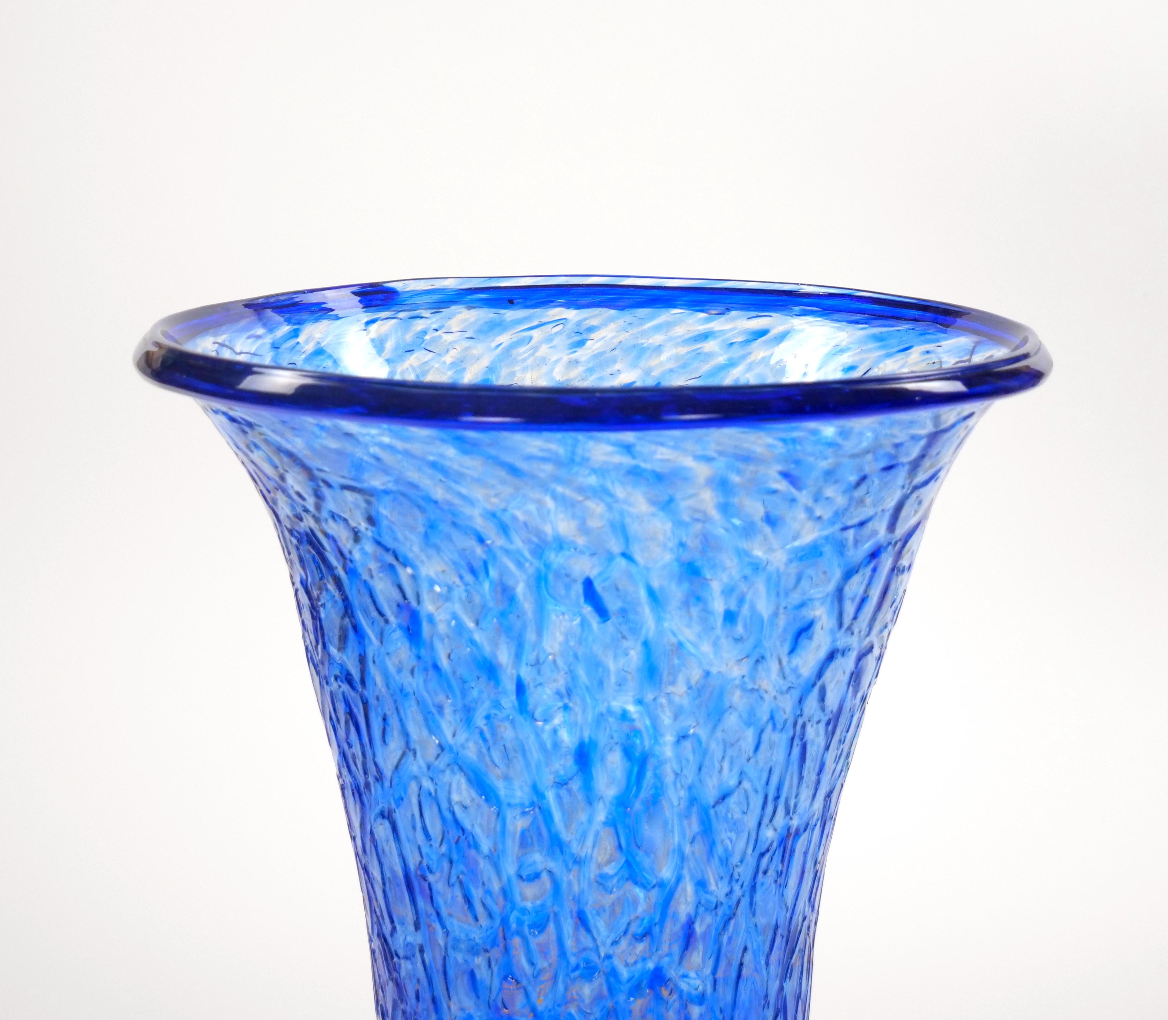 Large Venetian Mouth Blown Gold Flecks Infused Design Decorated Vase For Sale 22