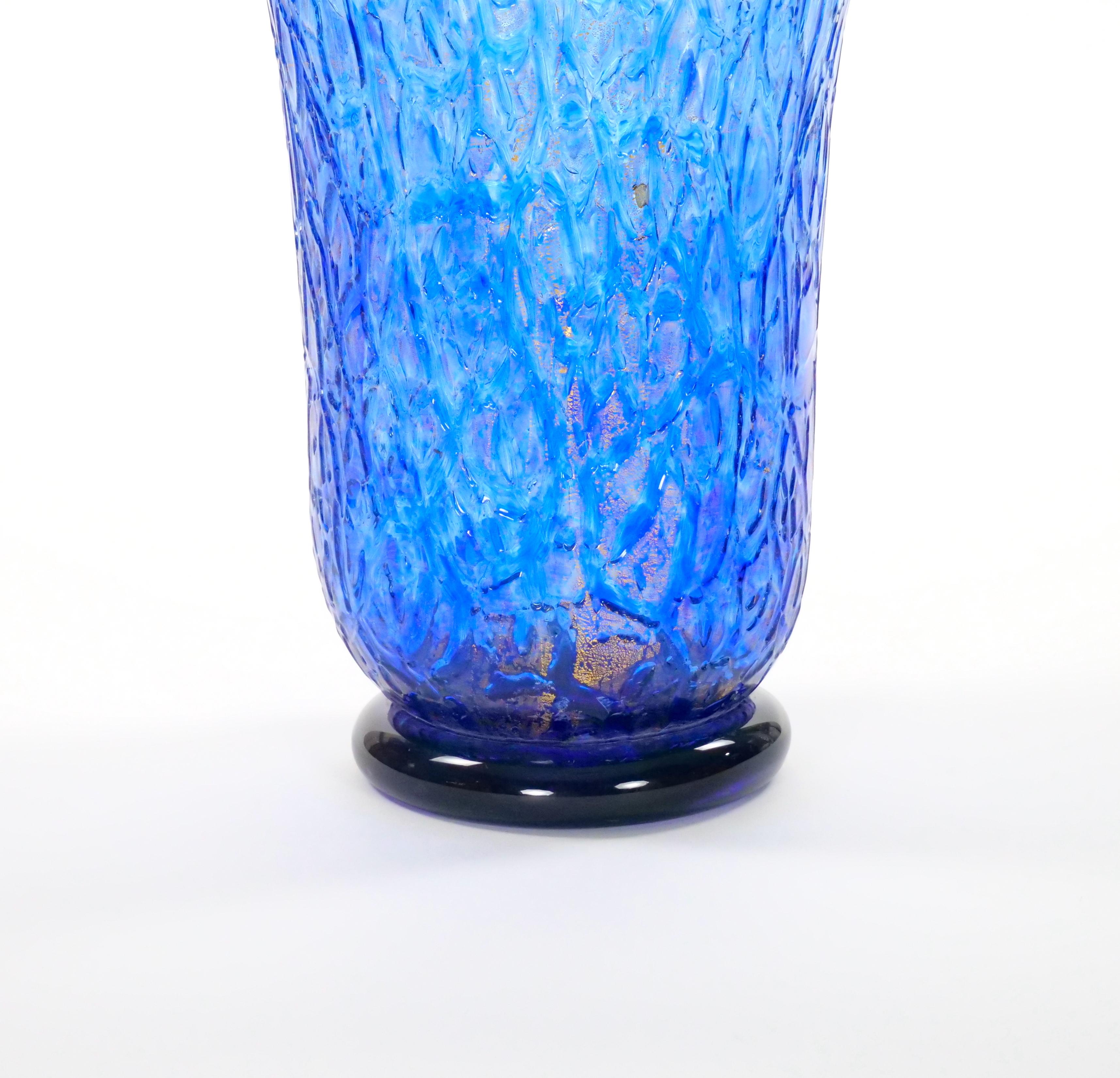 Large Venetian Mouth Blown Gold Flecks Infused Design Decorated Vase For Sale 1
