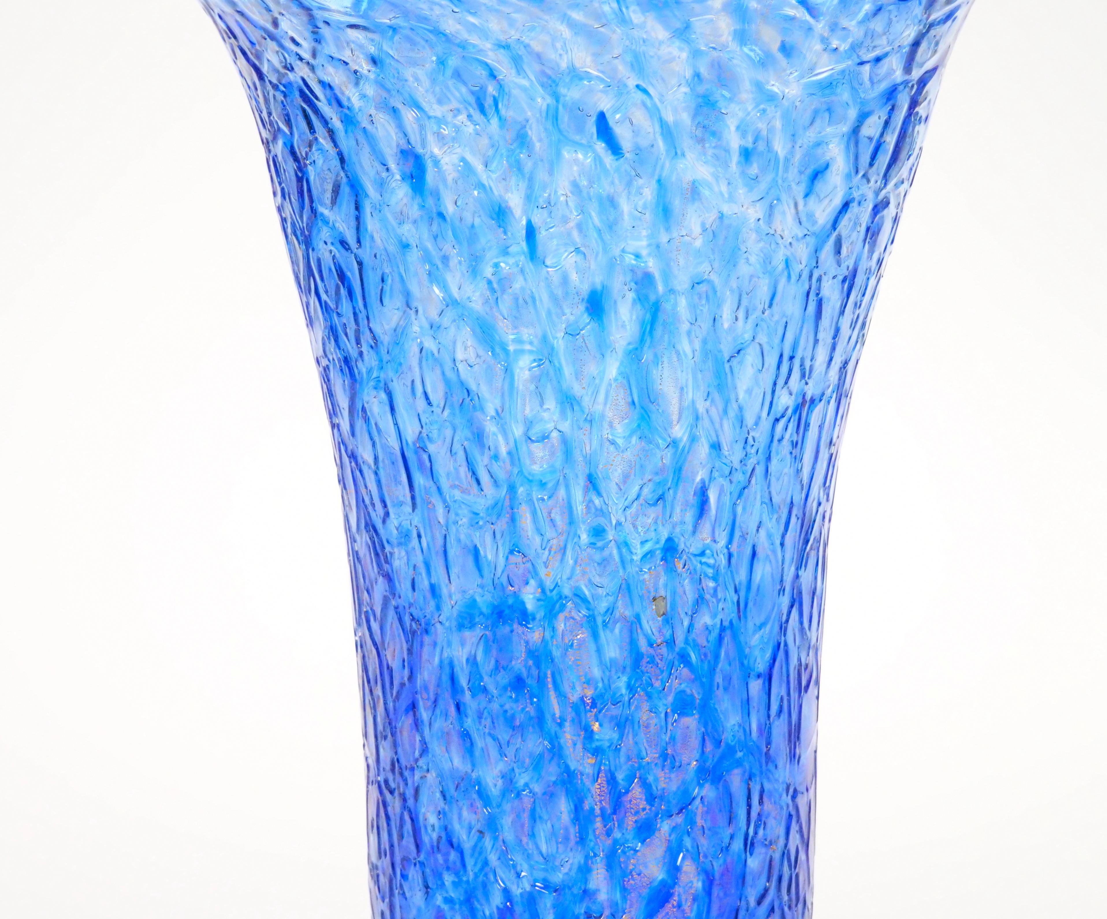 Large Venetian Mouth Blown Gold Flecks Infused Design Decorated Vase For Sale 3