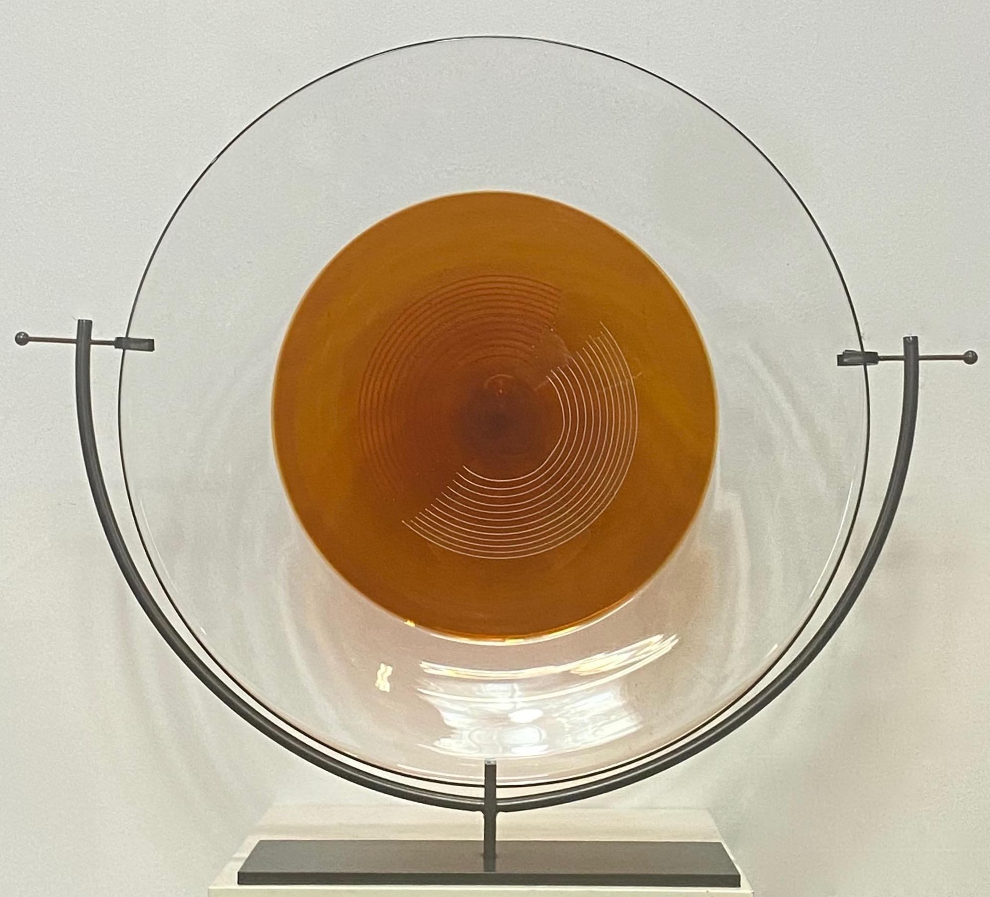 Eine absolut bemerkenswerte sehr große Kunst Glas Ladegerät / Skulptur auf Museum Qualität montieren. Markiert Salviati.
Italien, 20. Jahrhundert.
Das 1859 gegründete Unternehmen Salviati ist nach wie vor eine der renommiertesten Glasmanufakturen in