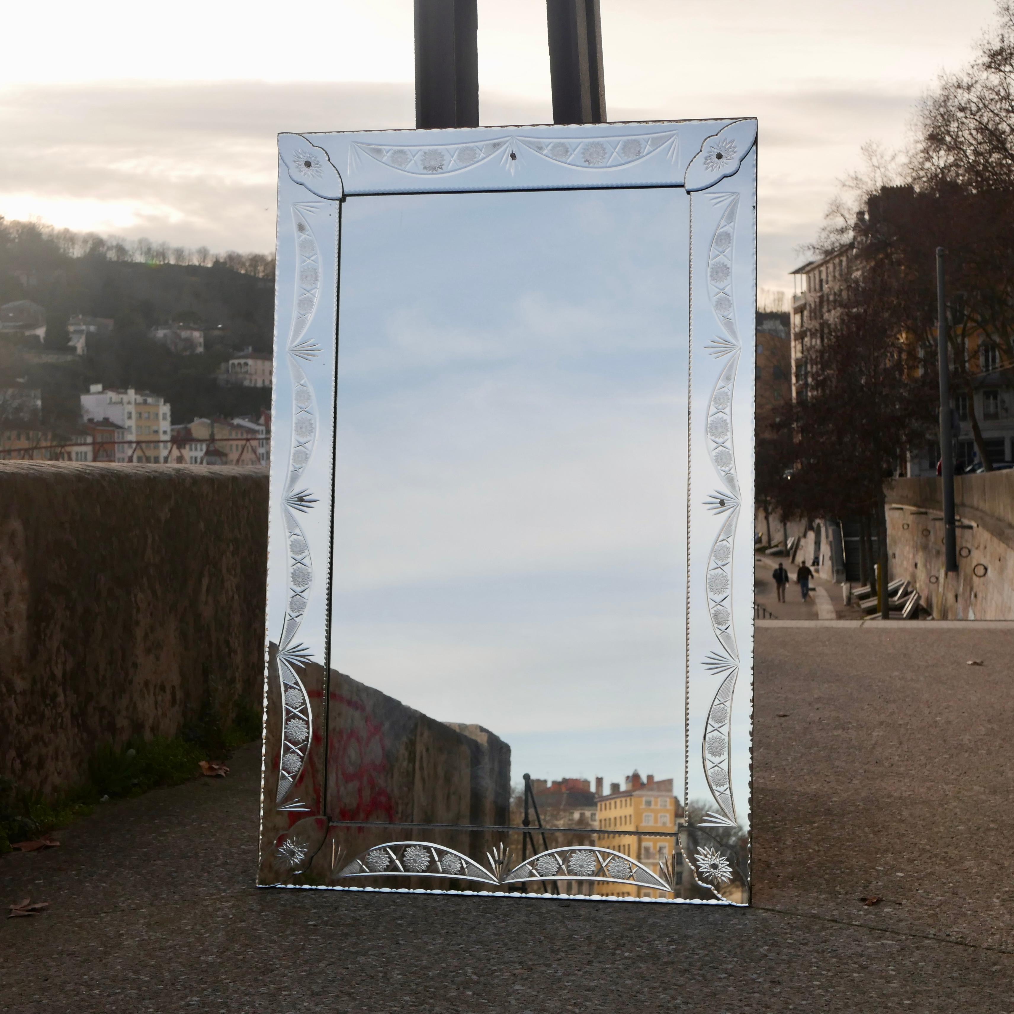 Large Venetian style mirror from Italy, 1960s In Good Condition For Sale In Lyon, FR