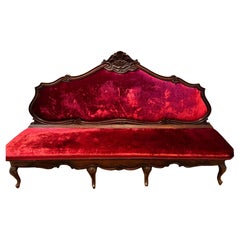 Large Venetian walnut sofa, late 19th c.