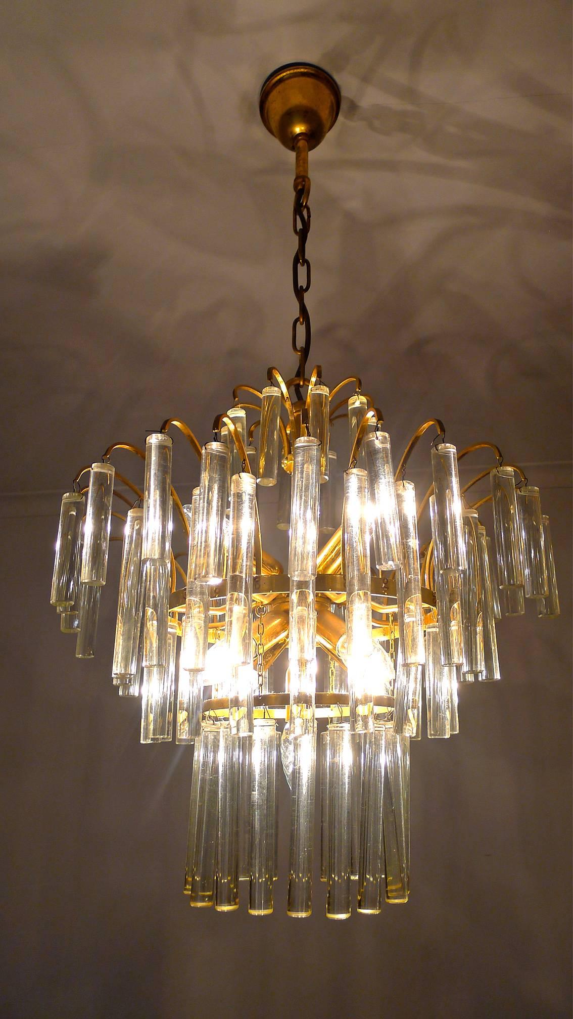 Large Venini Camer Midcentury Gilt Brass 94 Crystal Rods Waterfall Chandelier For Sale 4