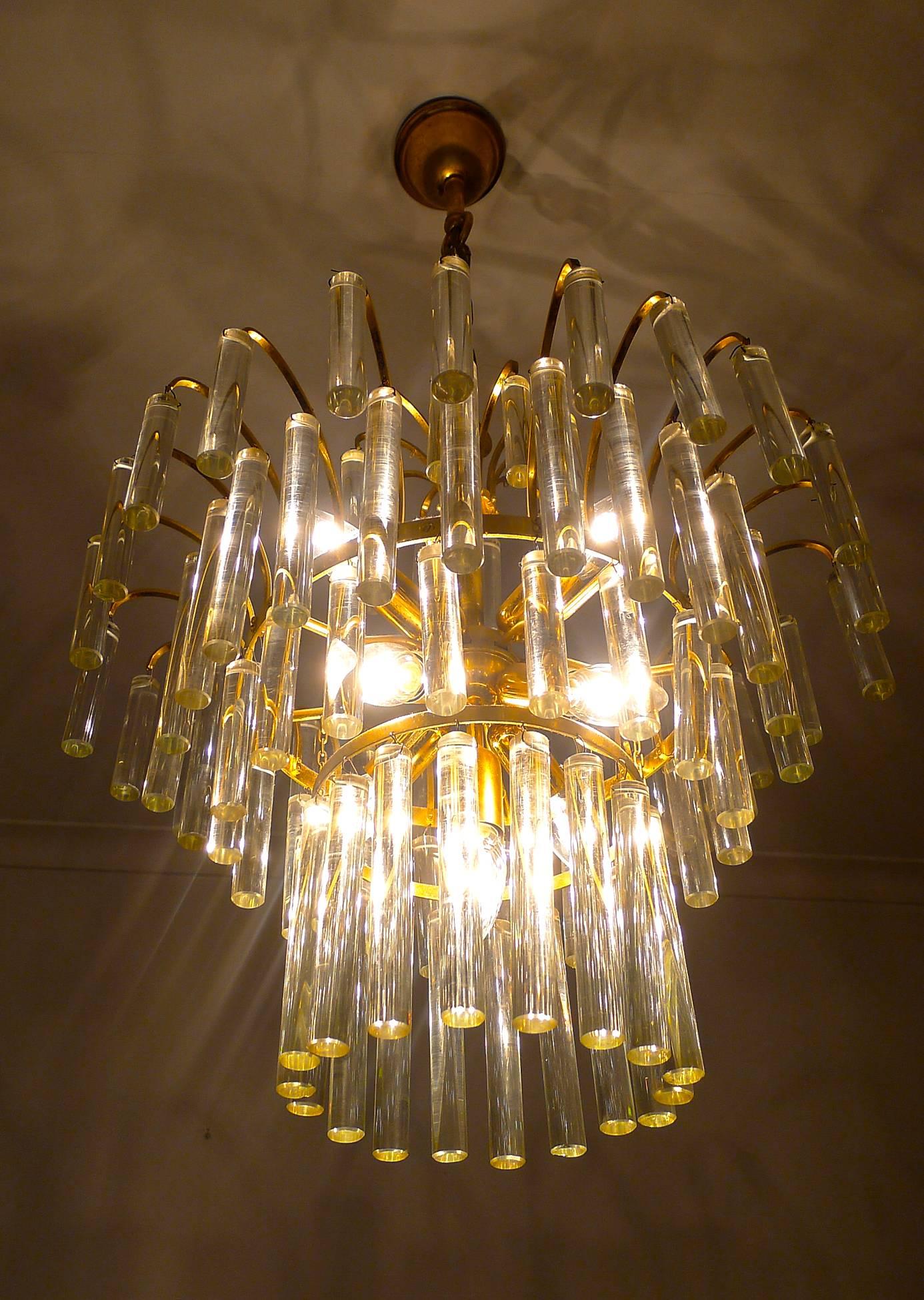 Large Venini Camer Midcentury Gilt Brass 94 Crystal Rods Waterfall Chandelier In Good Condition For Sale In Coimbra, PT