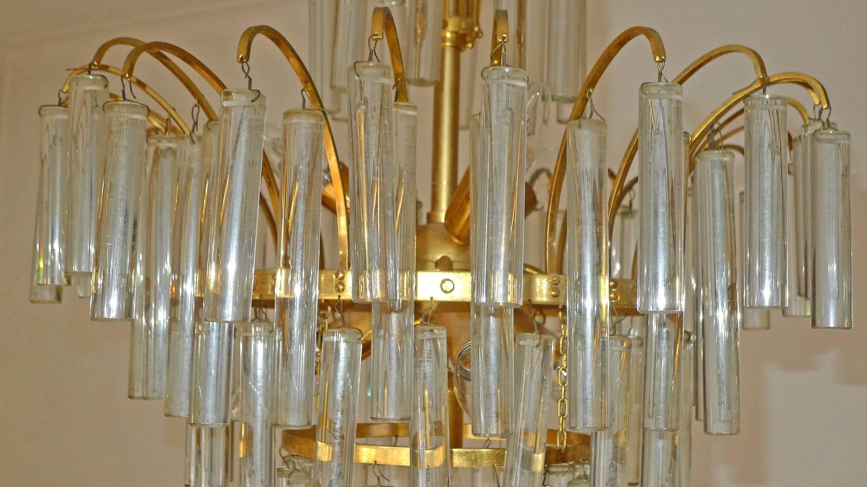 Large Venini Camer Midcentury Gilt Brass 94 Crystal Rods Waterfall Chandelier For Sale 2