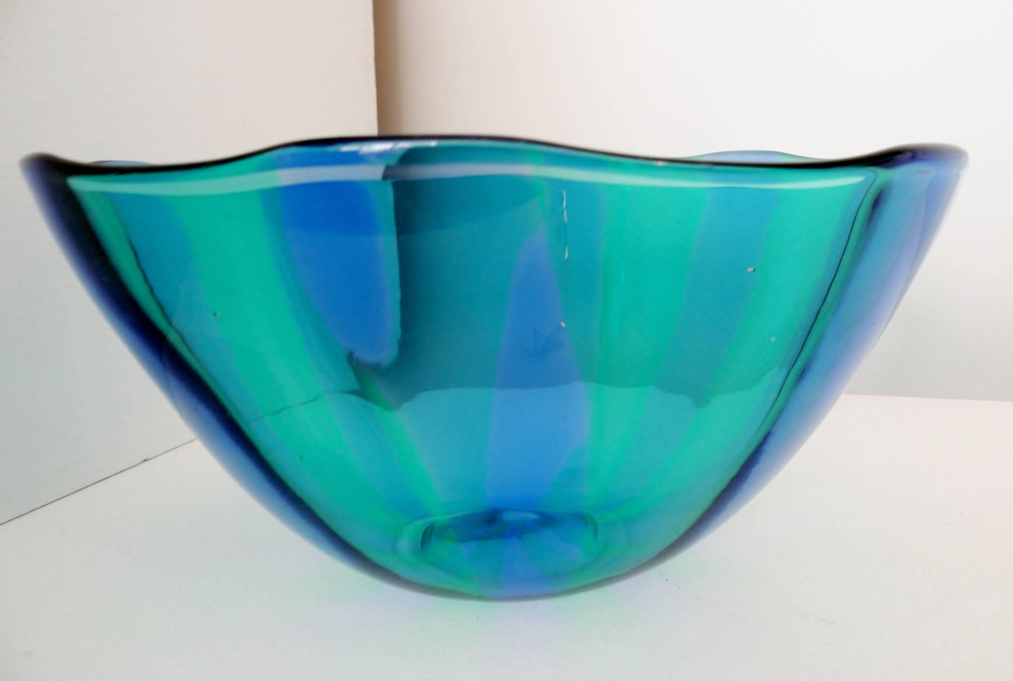 Large Venini Fulvio Bianconi Fasce Verticali Green and Blue Bowl In Excellent Condition For Sale In Denver, CO
