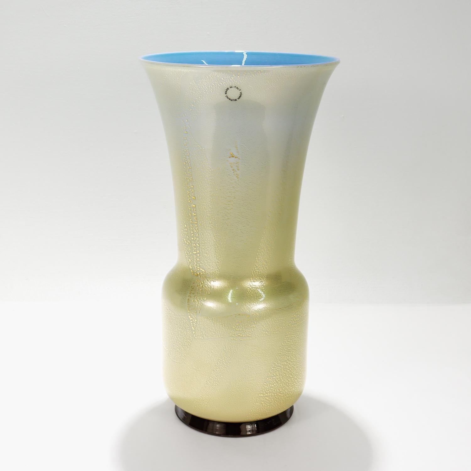 Mid-Century moderno Vaso grande in vetro oro e blu Laguna di Venini di Tomaso Buzzi in vendita