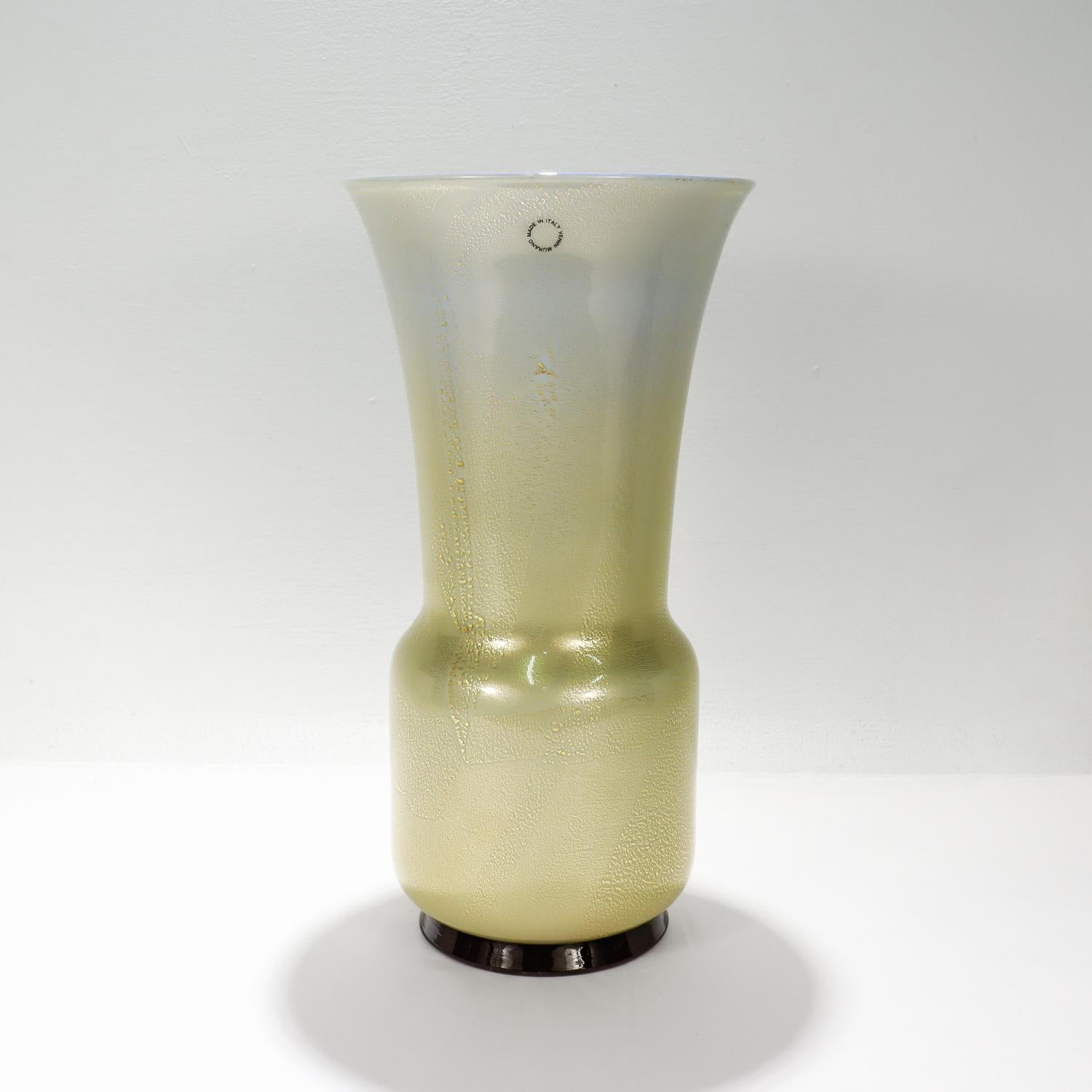 Italiano Vaso grande in vetro oro e blu Laguna di Venini di Tomaso Buzzi in vendita