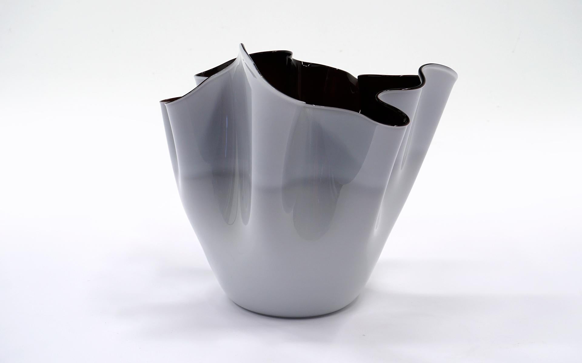 Beautiful, large Venini handkerchief vase or bowl designed by Fulvio Bianconi and Paolo Venini in 1948. It is an early production piece from the 1950s. The interior is very dark, almost black. The exterior is a rich white color. No chips, no