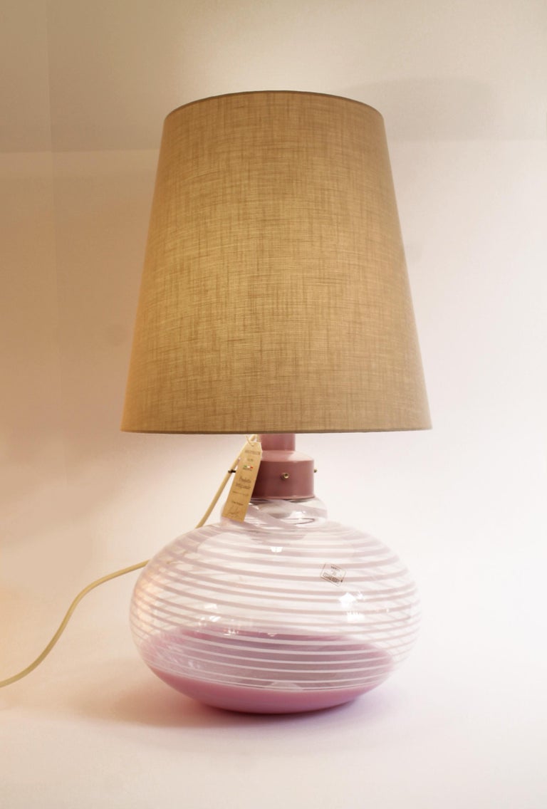 Large exquisite rare find condition table lamp, produced by Paolo VENINI/ Murano, Italy, in the 1960s. 
Real eye-catcher. The real deal!

Description:

- The glass base is molded by hand and covers the base in a loose and playful way. The lamp also
