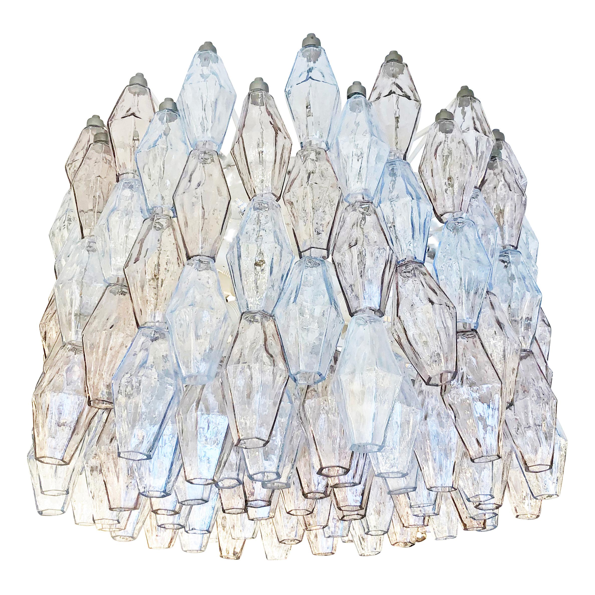 Midcentury chandelier by Venini made with their iconic poliedri Murano glasses. The glasses are a mix of light blue ones and light rose’ ones mounted on a white lacquered frame. Ready to hang on a chain.

Condition: Excellent vintage condition,