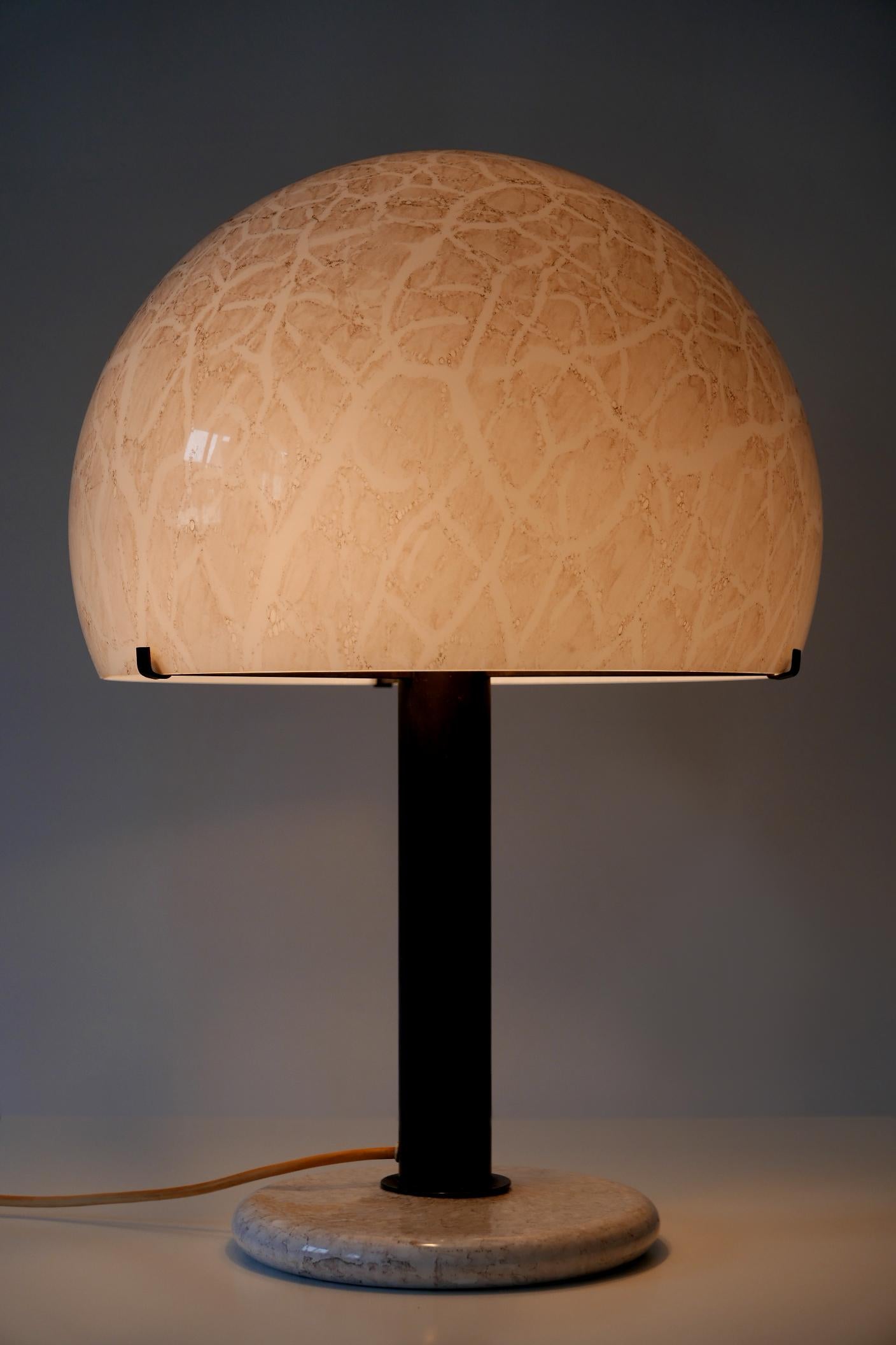 Extremely rare, large and elegant Mid-Century Modern Murano Glass table lamp. Designed by Ludovico Diaz de Santillana for Venini, 1960s, Murano, Italy.

Executed in Murano glass shade and base in Alabaster optic and bronze-patinated brass, the lamp