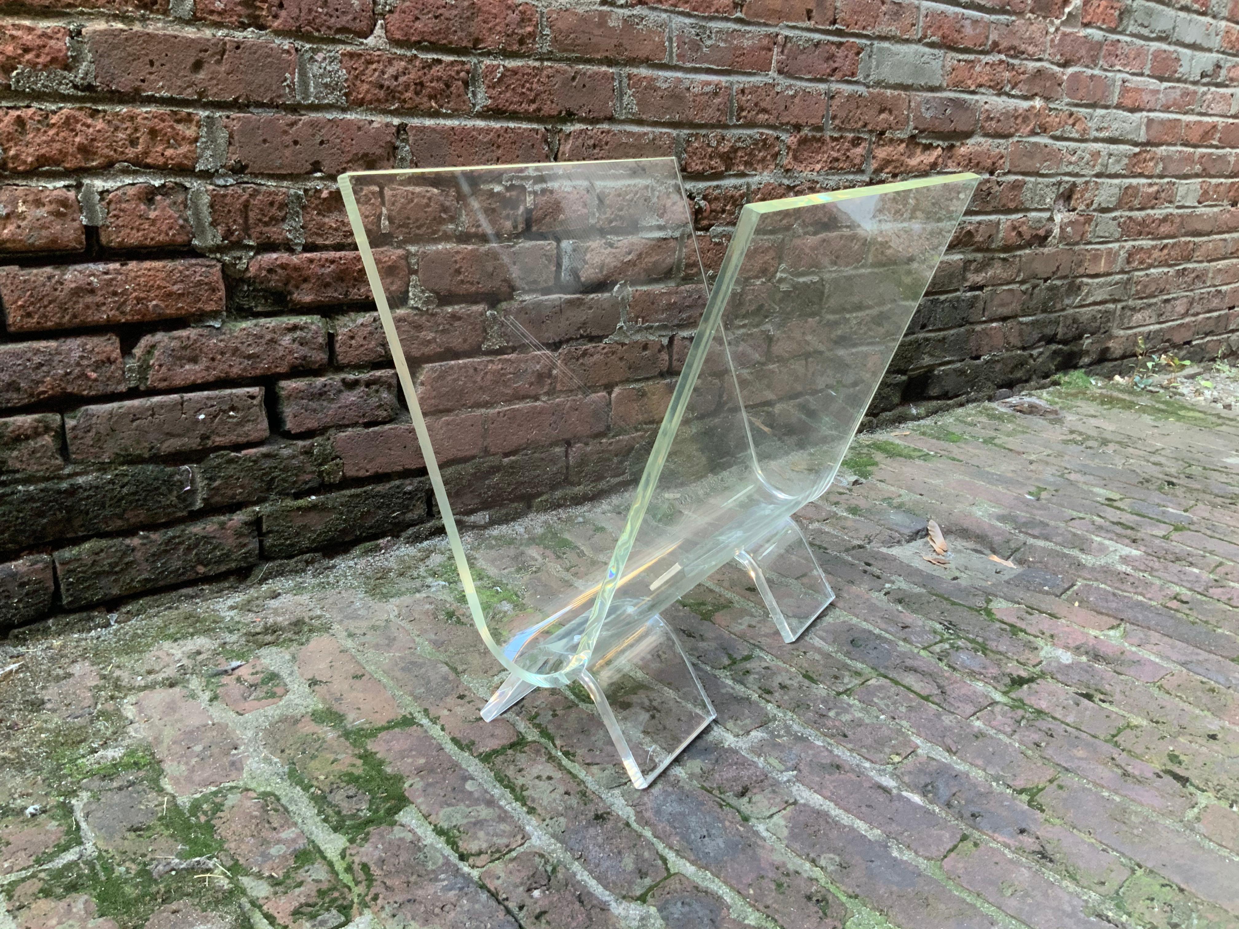A wonderful accent piece for any room. Large signed Verano Lucite/acrylic magazine/media rack. Inscribed signature on leg, circa 1970-1980. Very good condition with some very minor scuffs. The acrylic is nice and clear and not cloudy.

Measures: