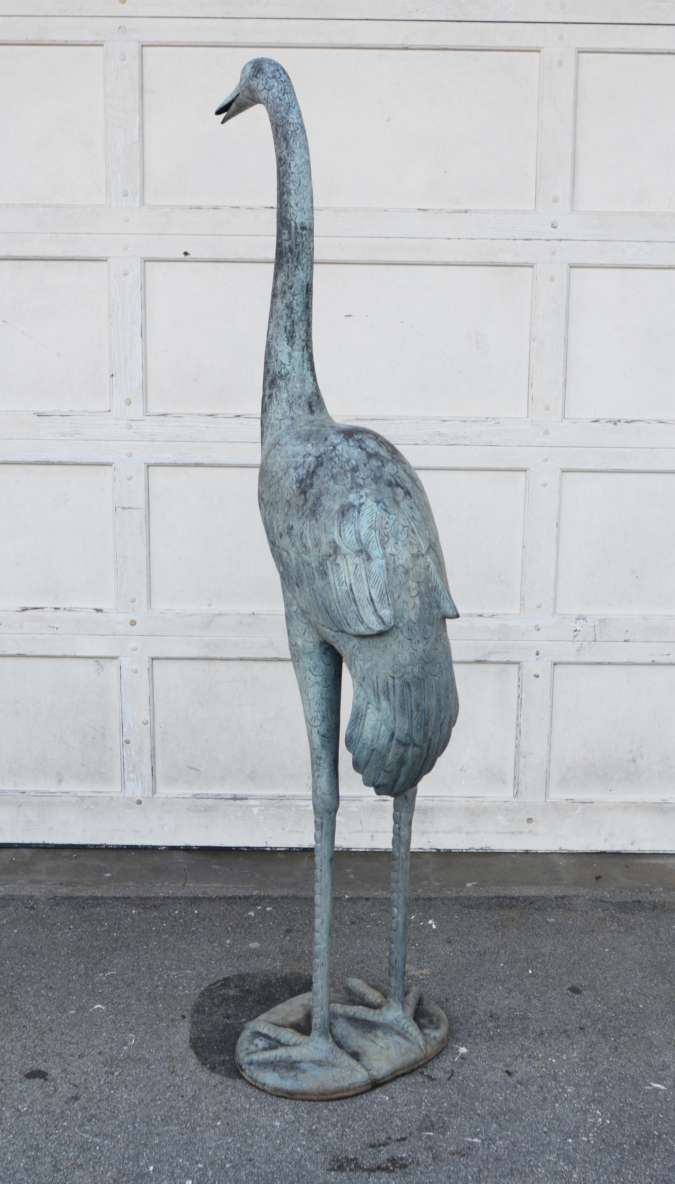Inconnu Grande sculpture de grue en bronze vert-de-gris
