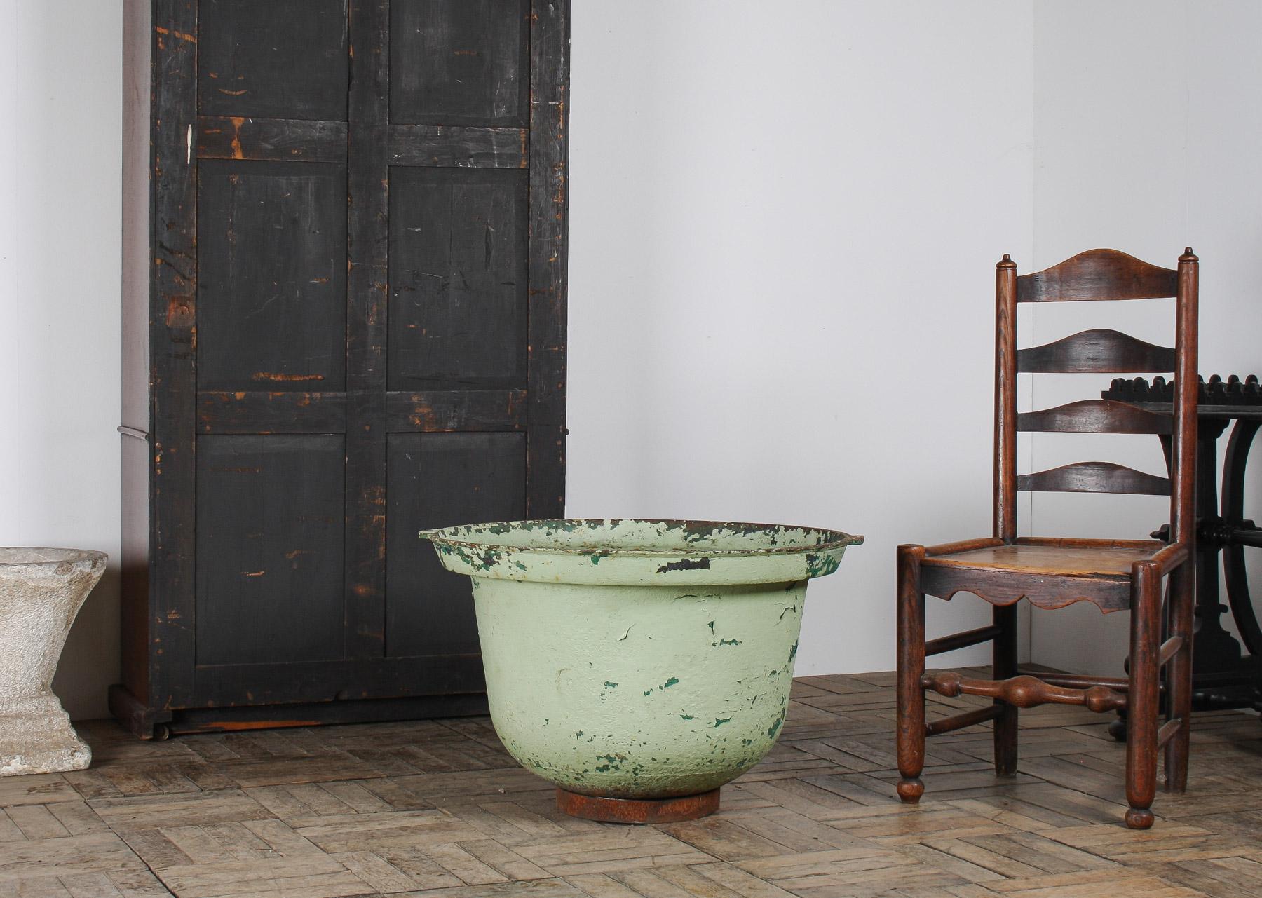 Large Verdigris Copper Green Painted Cast Iron Cauldron Garden Planter Pot In Good Condition For Sale In Llanbrynmair, GB