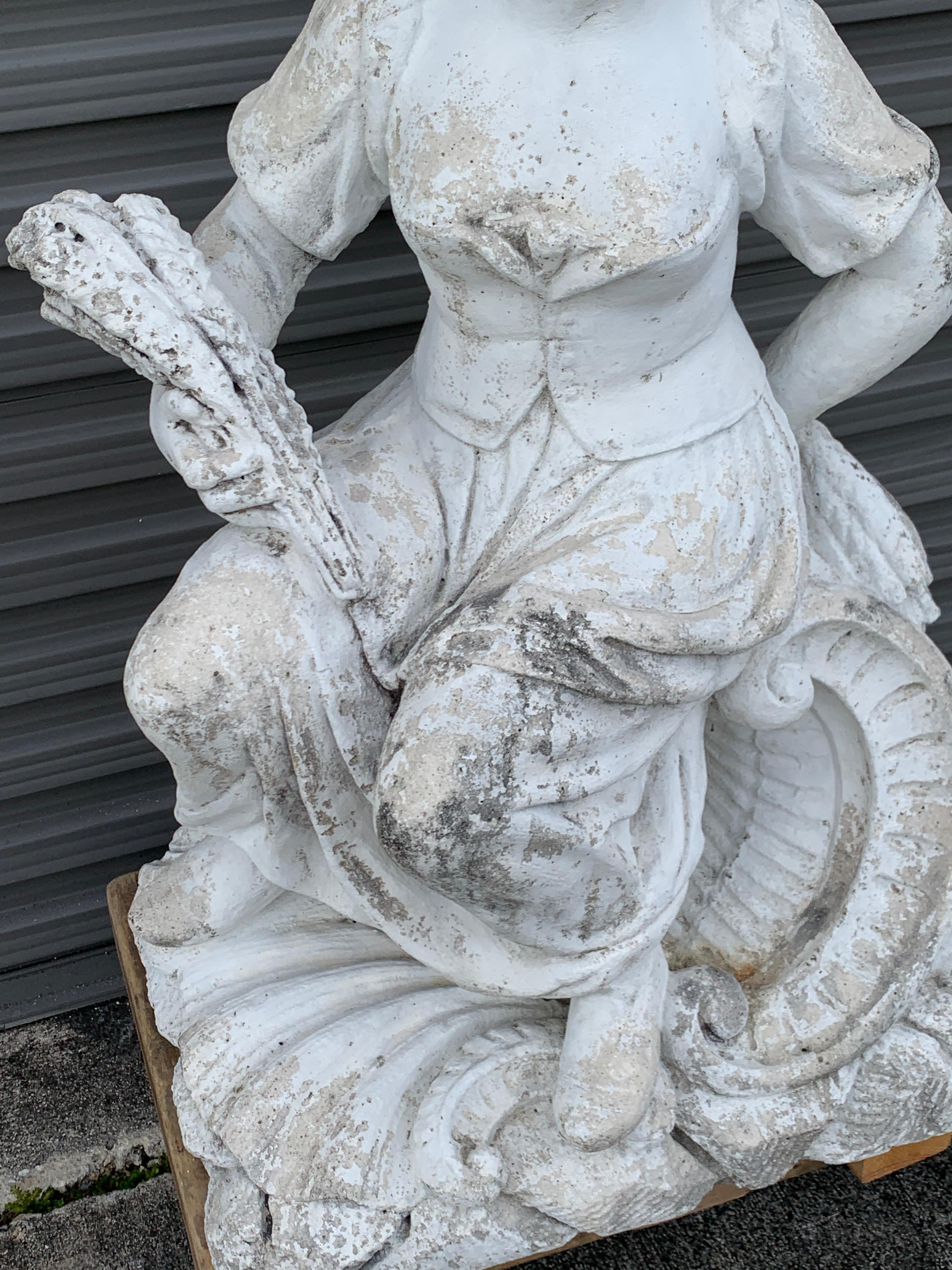 Vintage Neoklassische Steinguss-Statue der 'Ernte' auf Sockel (Englisch)