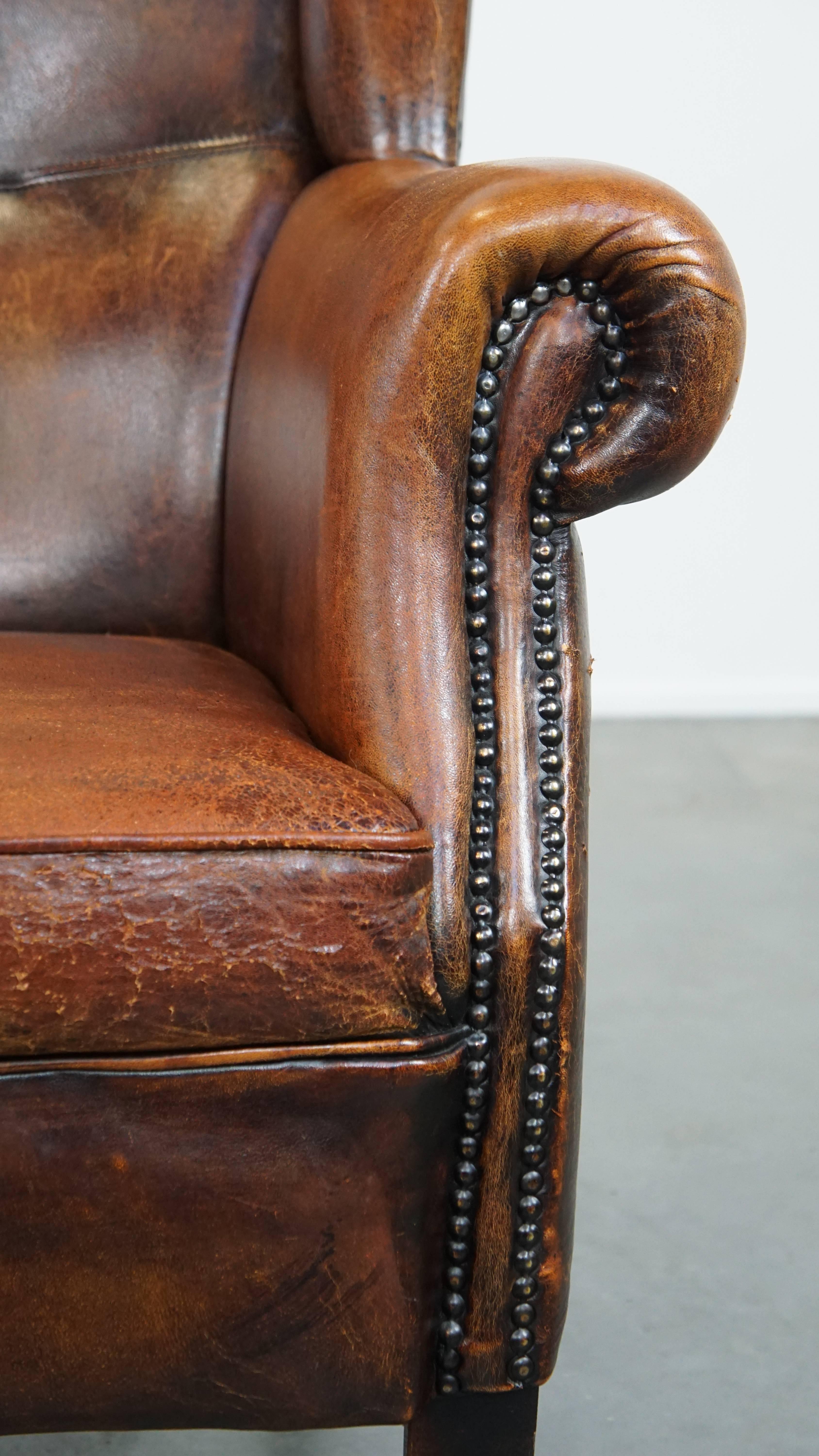 Grande et très confortable chaise vintage à oreilles en peau de mouton avec de belles couleurs en vente 6
