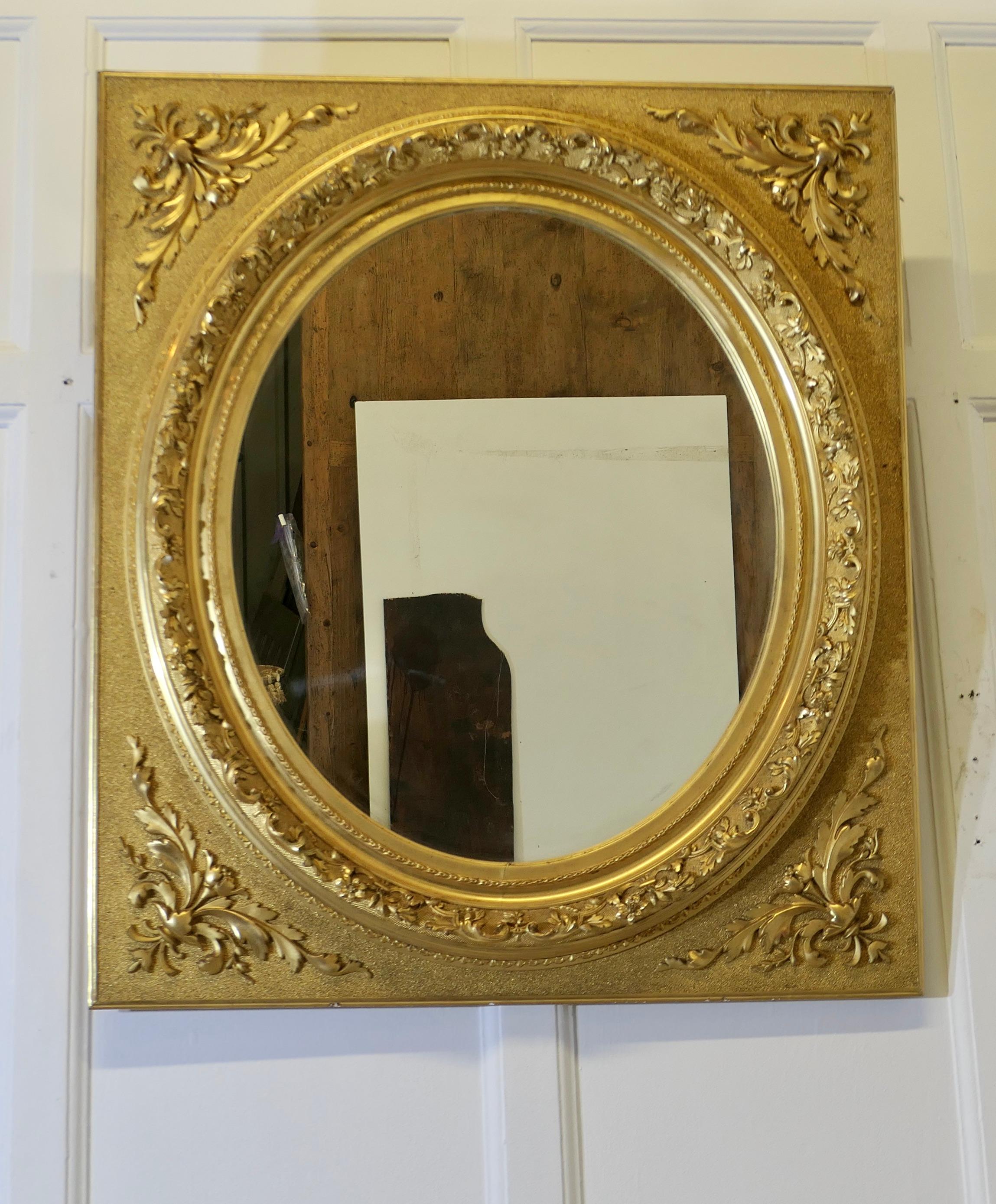 Gran espejo ovalado francés dorado muy decorativo Gesso en venta