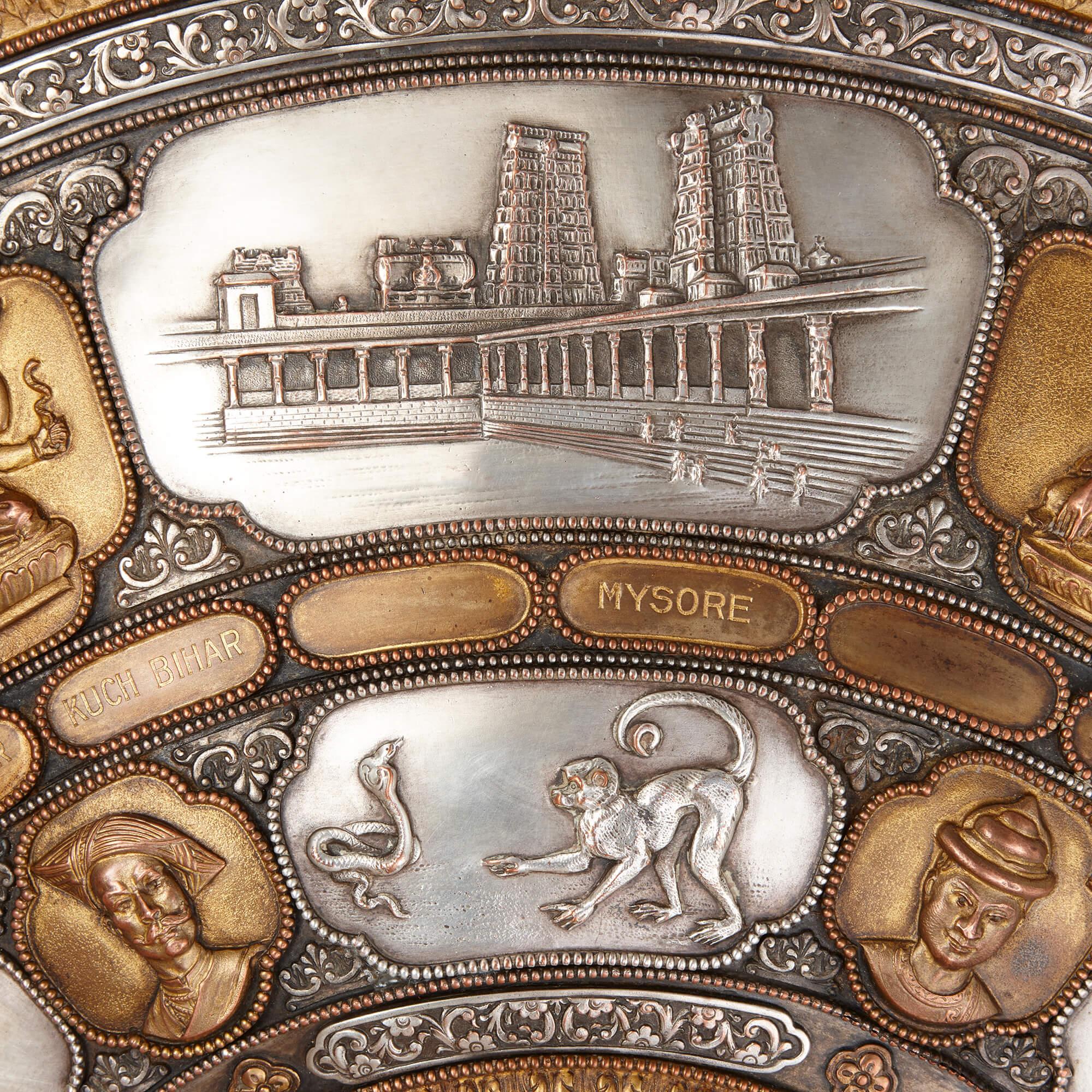 Début du 20ème siècle Grand, très beau et unique bouclier sportif indien en métal doré et en argent. en vente