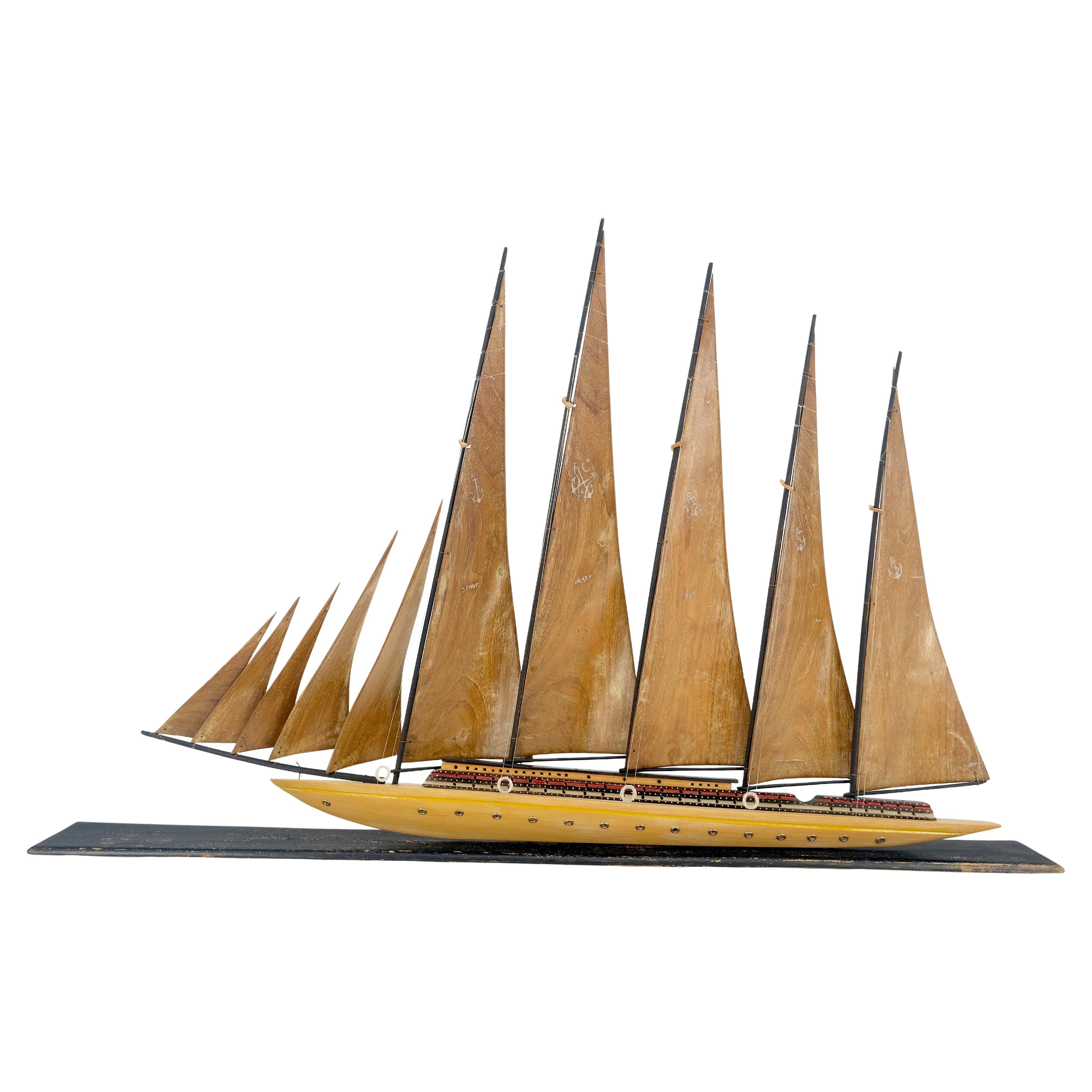 Grande sculpture en bois sculpté d'un voilier des années 1960 MINT !