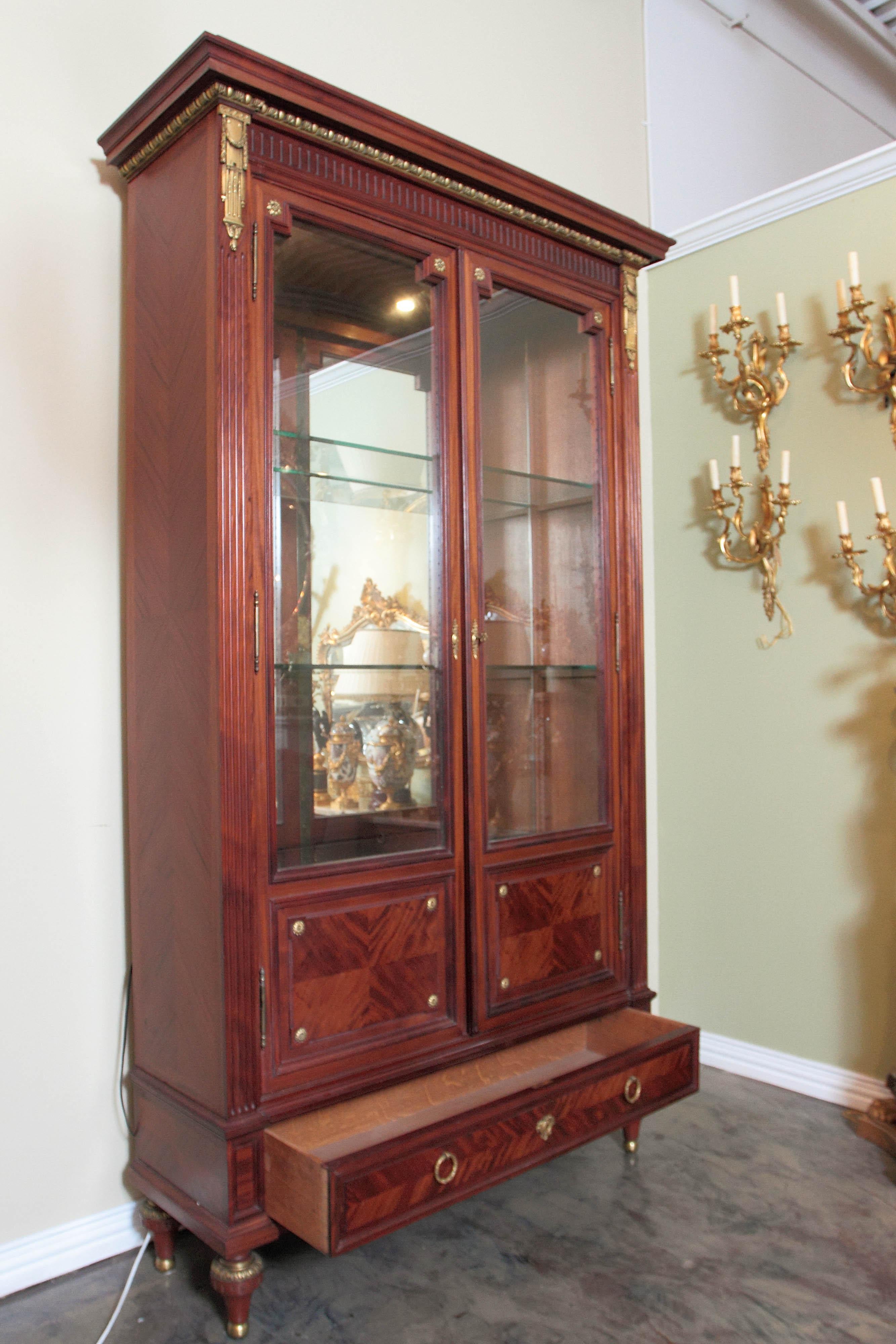 Large Very Fine Mahogany French Louis XVI Viewing Cabinet by P. Sormani For Sale 5