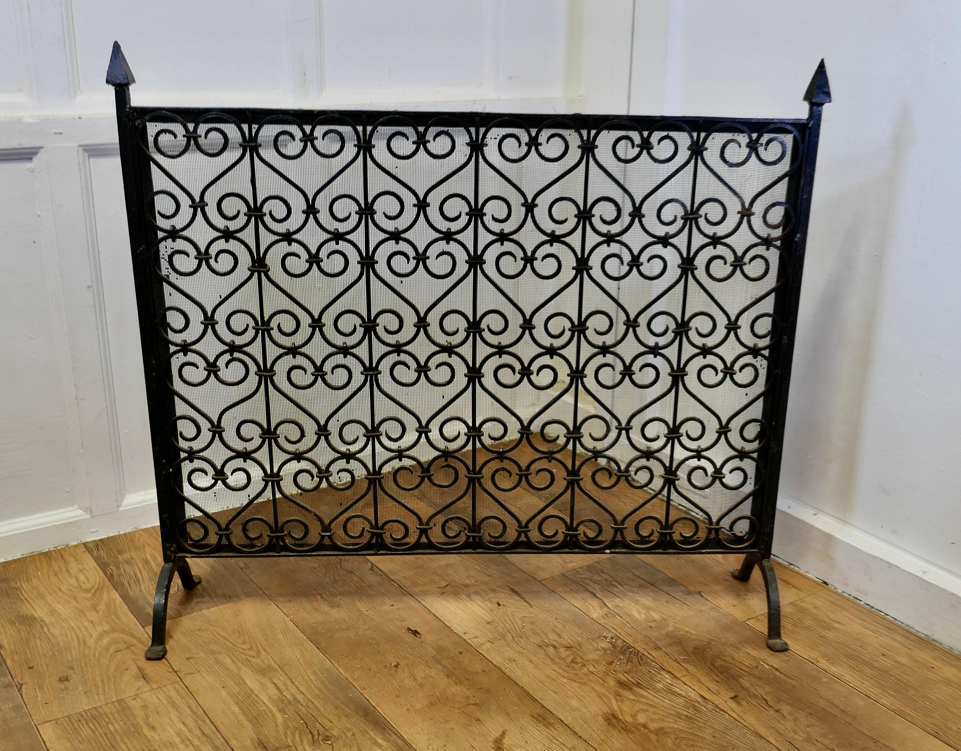 Large Very Heavy Old Gothic Wrought Iron Fire Screen    In Good Condition For Sale In Chillerton, Isle of Wight