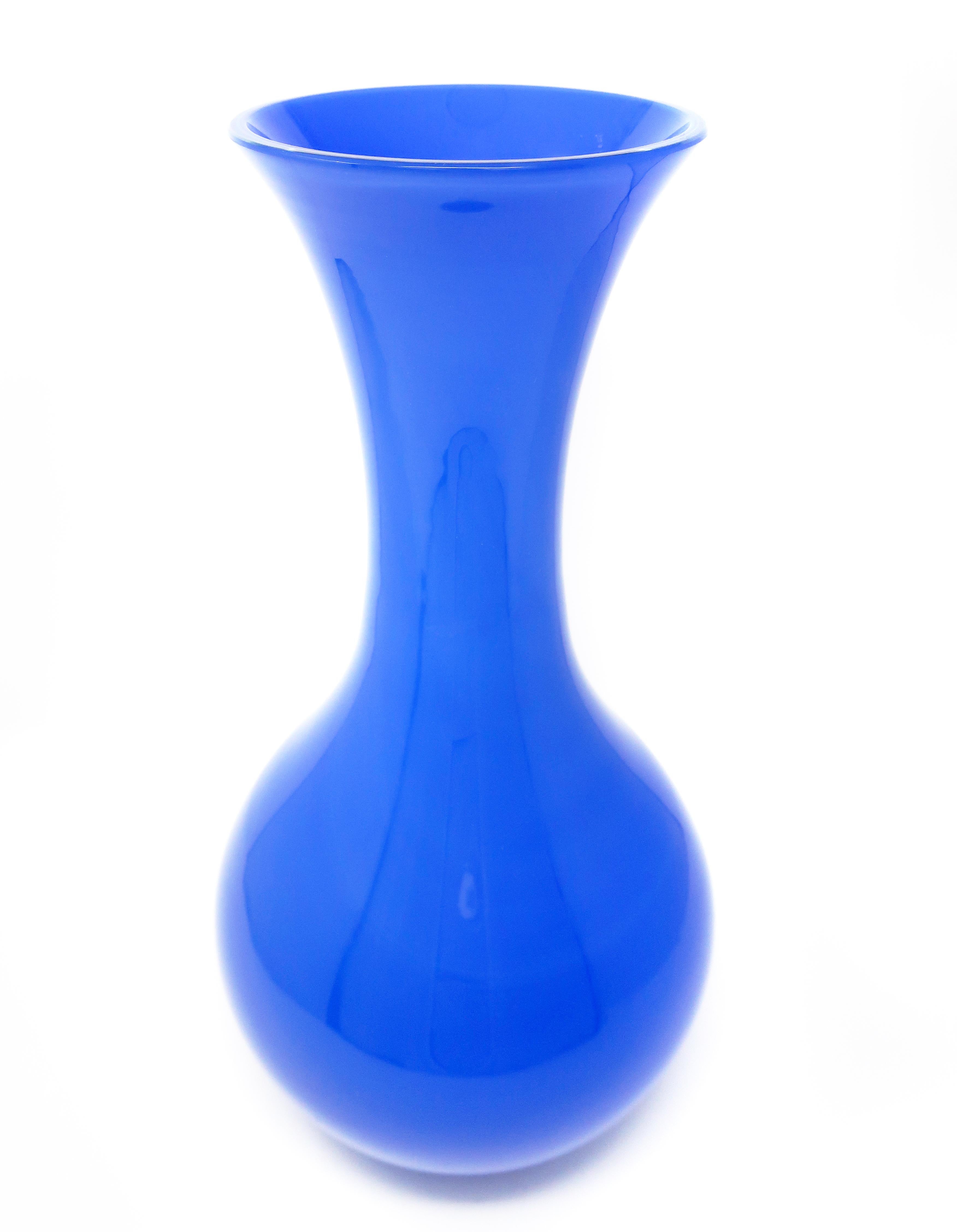 A large Vetri Murano blue glass vase by Salviati & Co. Has one small 1/4” scratch on one side of the vase. Otherwise, in very good condition with no chips or cracks. Retains most of original label (reads “Vetri 006”).

Measures: 8” x 8” x 15.25”.