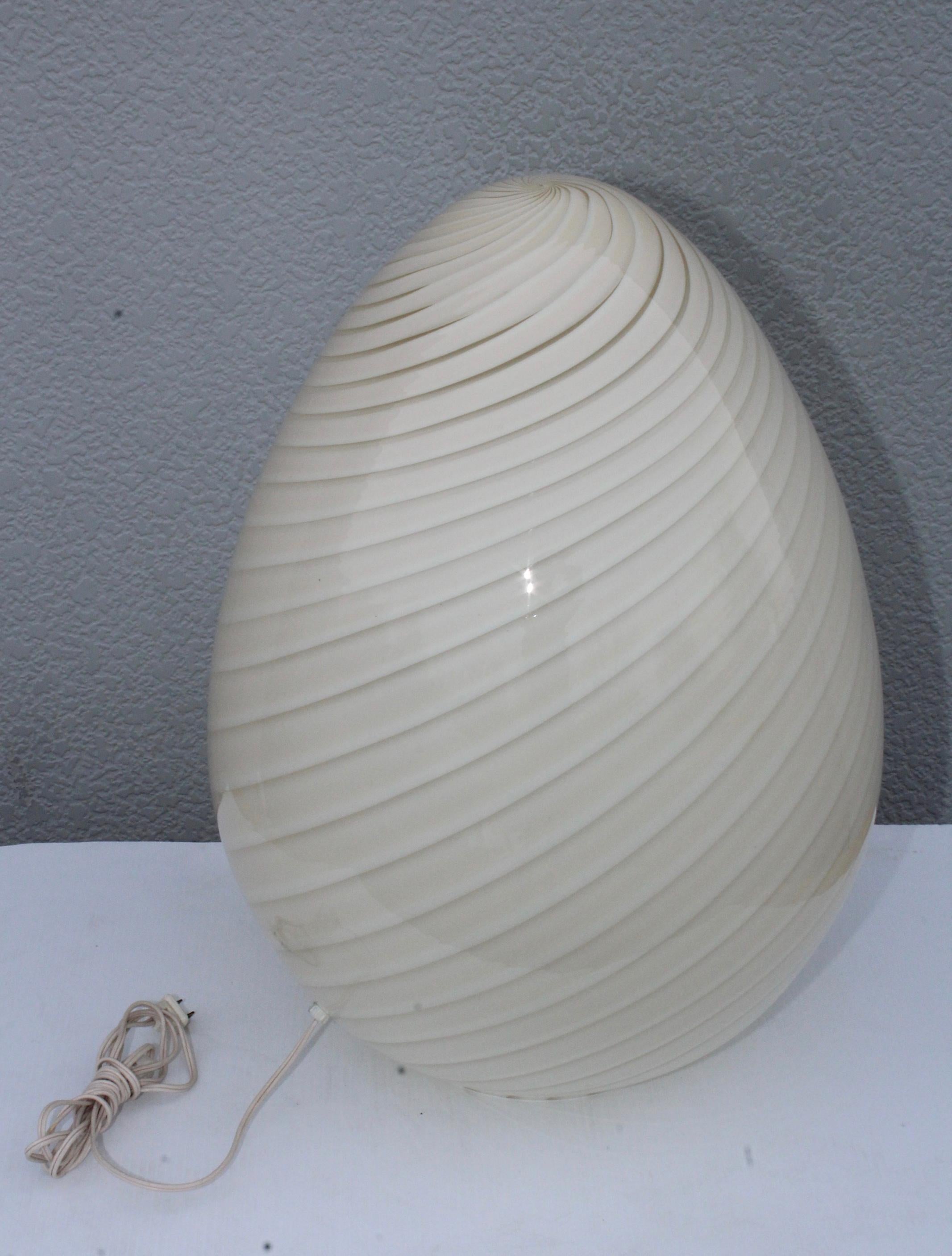 Large Vetri Murano Egg Lamp In Good Condition For Sale In New York, NY