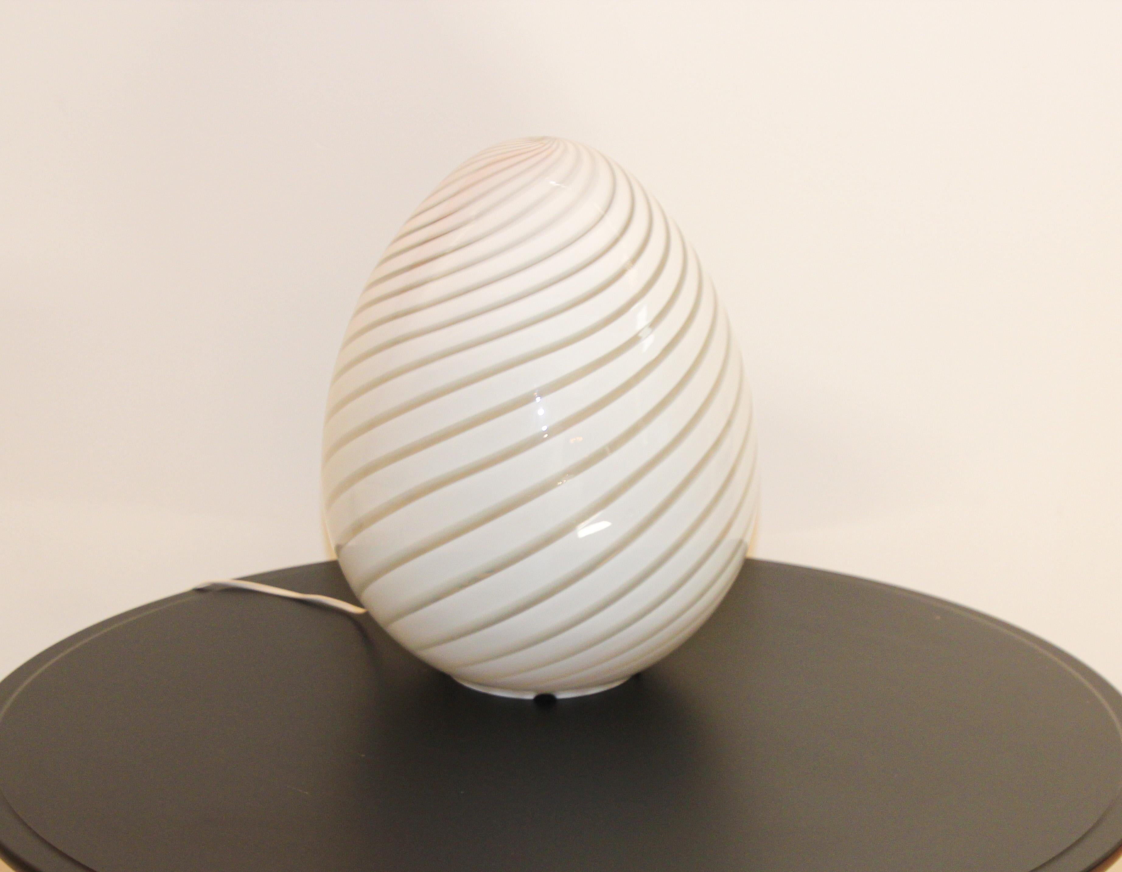 Hand-Crafted Large Vetri Murano White Egg Table Lamp