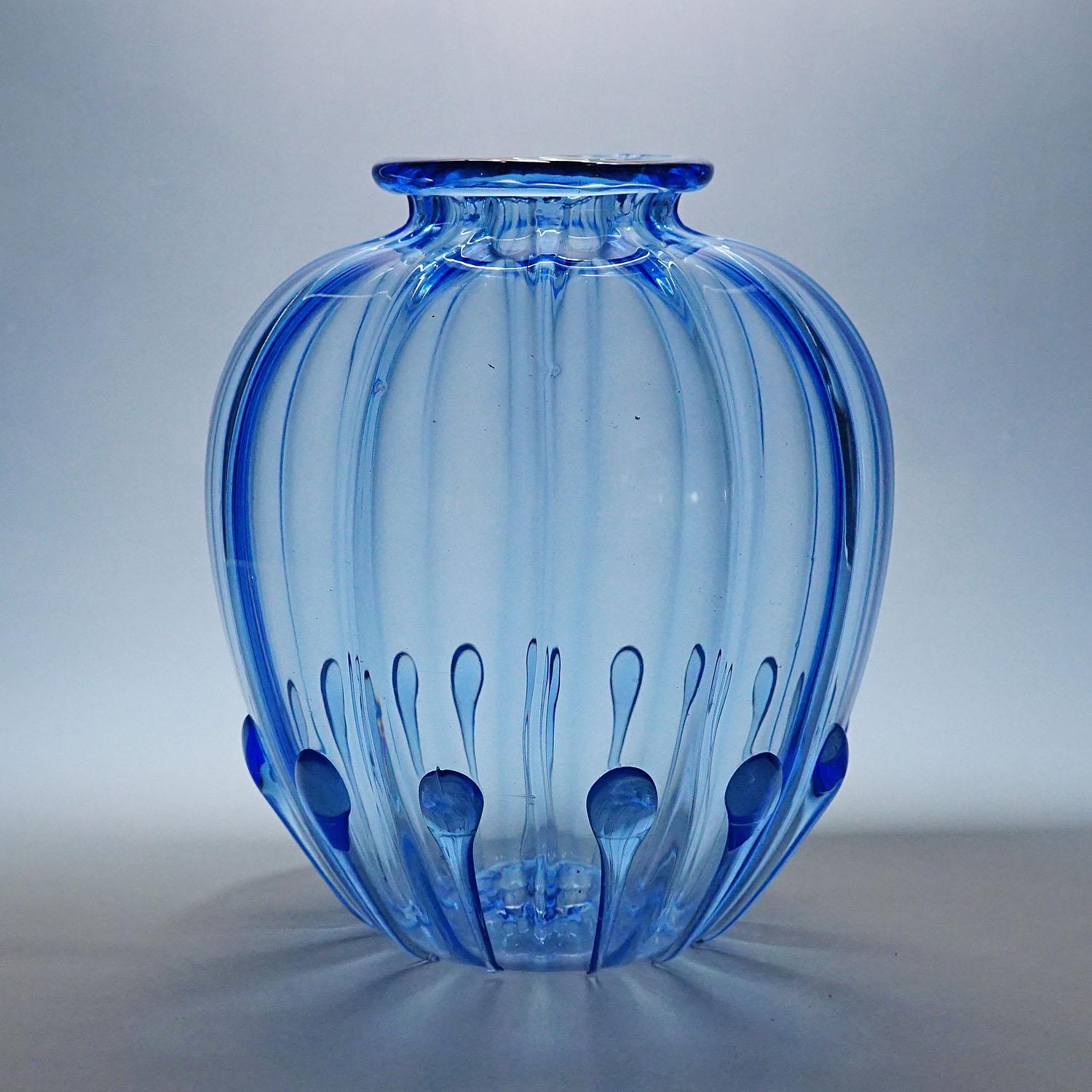 Large Vetro Soffiato Glass Vase by Vittorio Zecchin for Venini Murano 1924

Rare mouth blown (vetro soffiato) art glass vase, designed by Vittorio Zecchin in 1924. Manufactured by Venini & C. or MVM Cappelin & Co. Murano Venice. Made of transparent