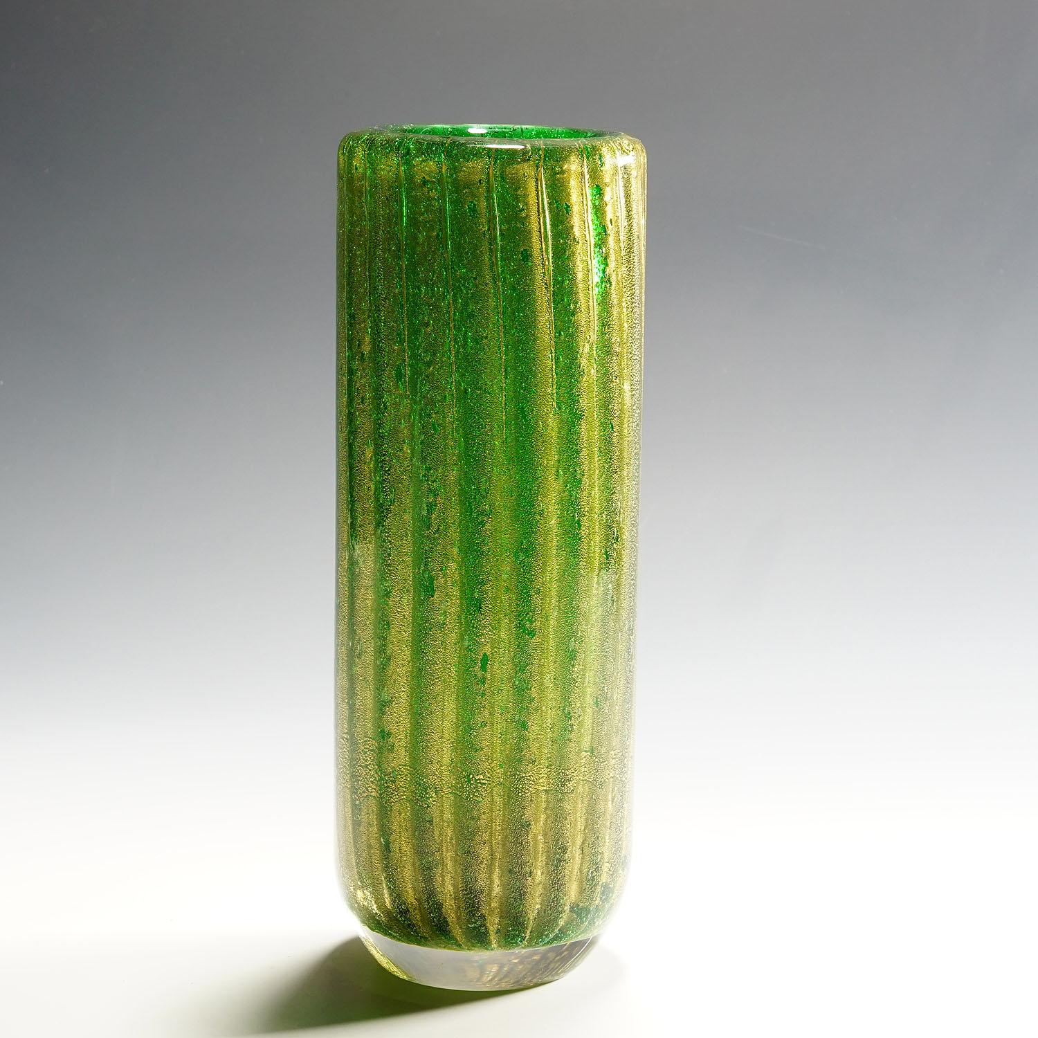Large Vetro Sommerso Vase by Carlo Scarpa for Venini Murano, circa 1930s.

A large vetro sommerso bollicine vase designed by Carlo Scarpa between 1934 and 1936. Manufactured by Venini Murano Venice in the 1930s. Thick green glass with multiple air