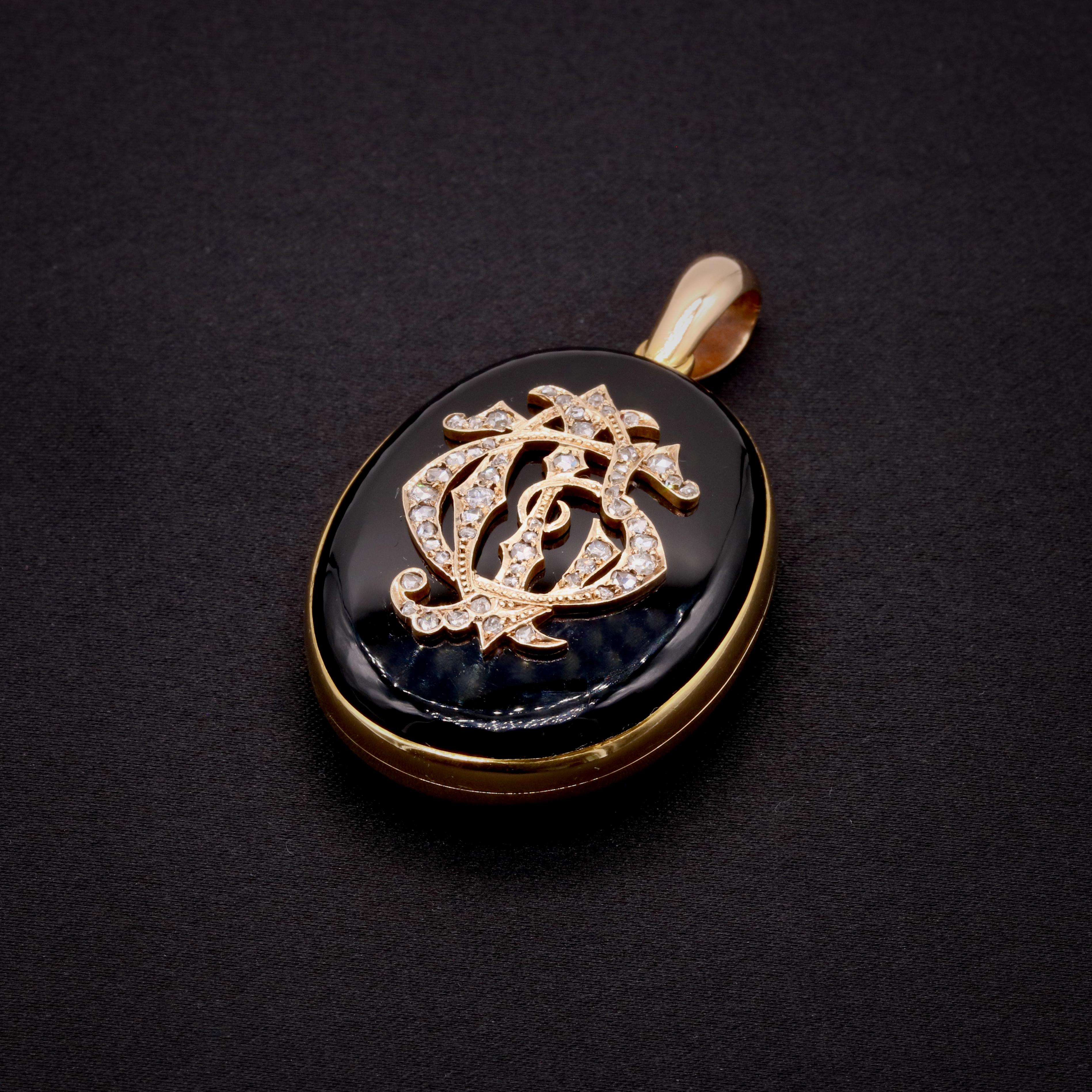 Large Victorian 15K Gold Diamond & Onyx Monogrammed Double Mourning Locket In Good Condition For Sale In Staines-Upon-Thames, GB