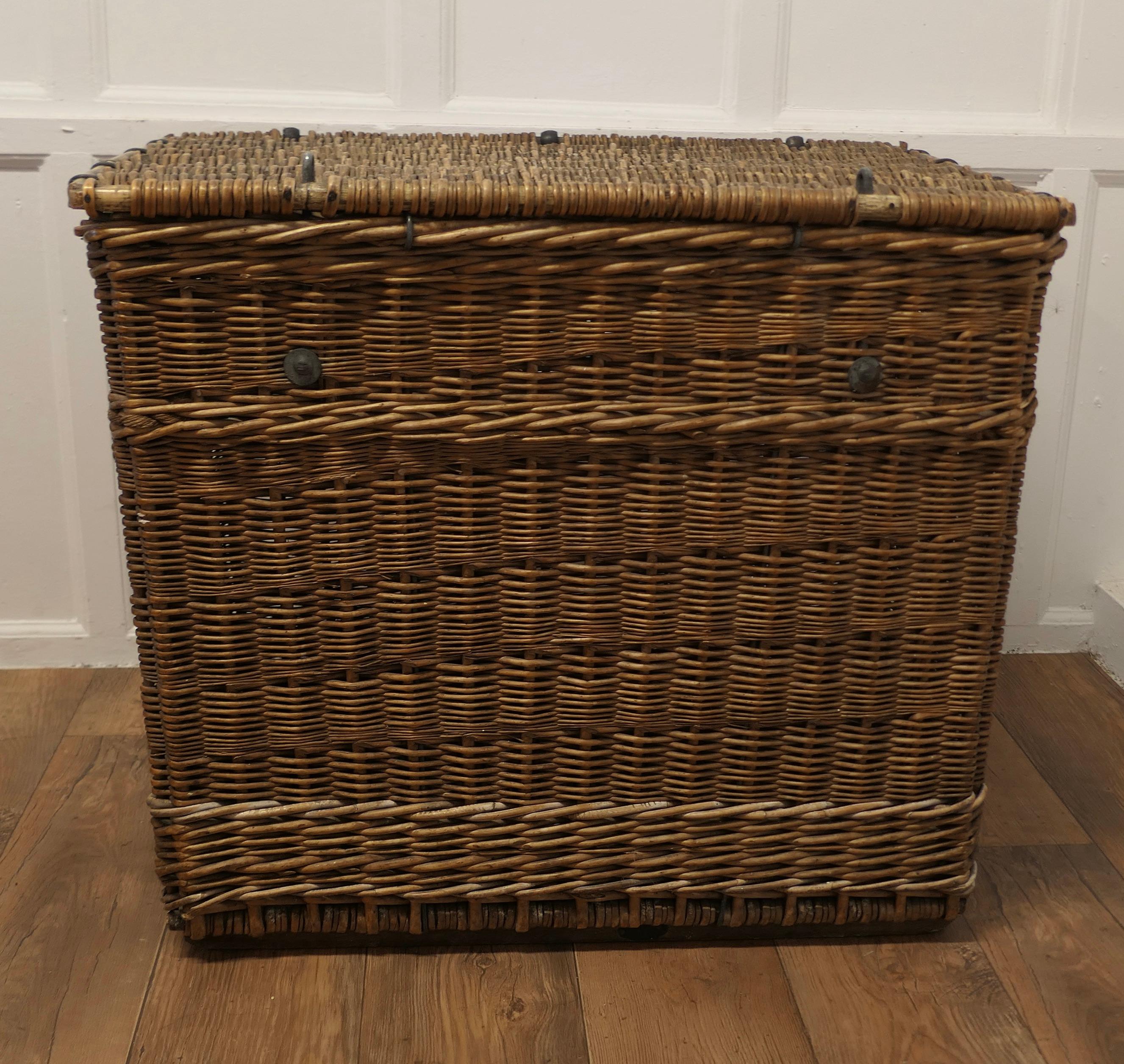 Large Victorian Antique Wicker Laundry Basket.

This is an excellent example and in remarkably good condition for its age, the basket originates from a London Hotel, it has sisal rope carrying handles and a good strong Lid, it has metal fittings and