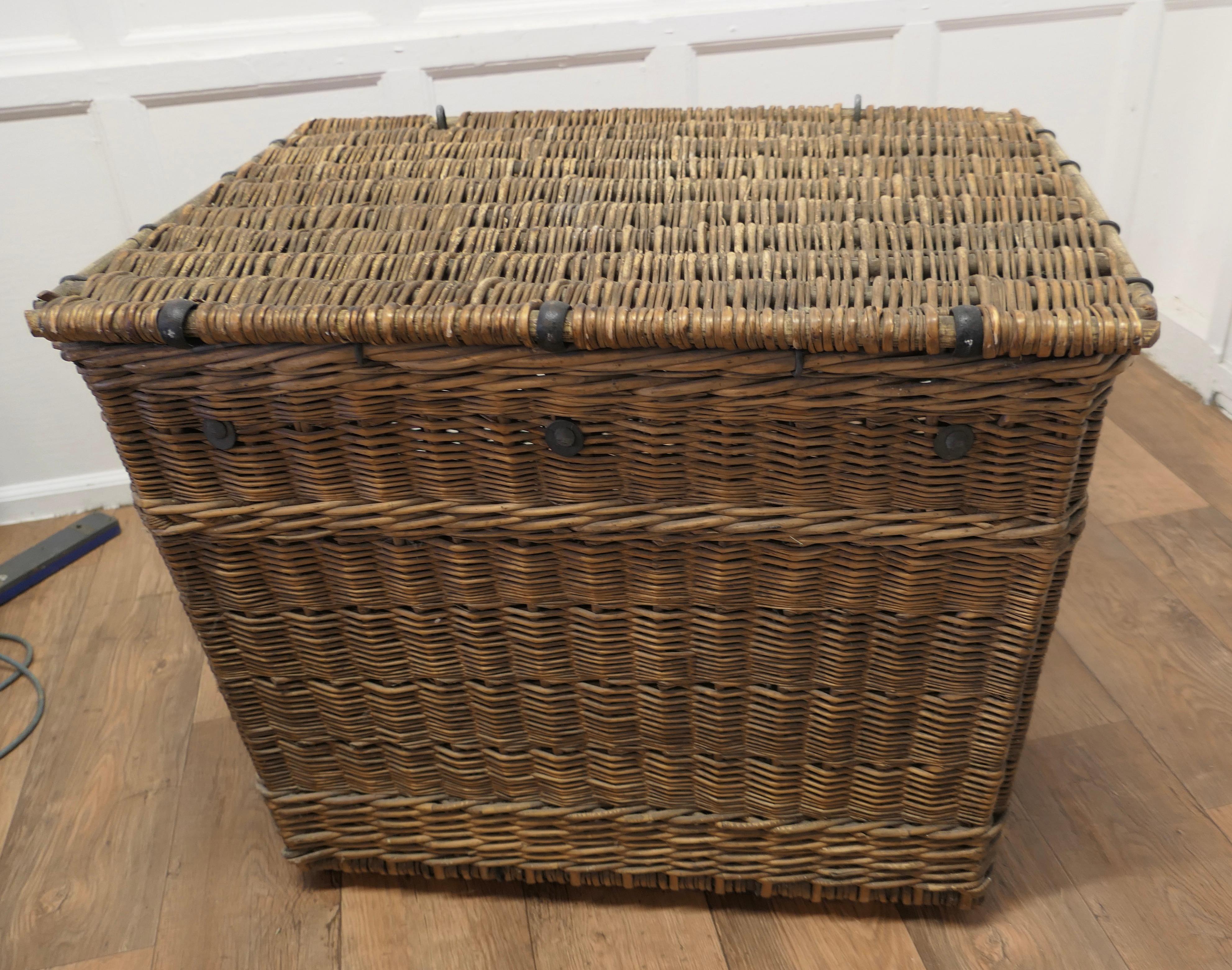 Early 20th Century Large Victorian Antique Wicker Laundry Basket.   