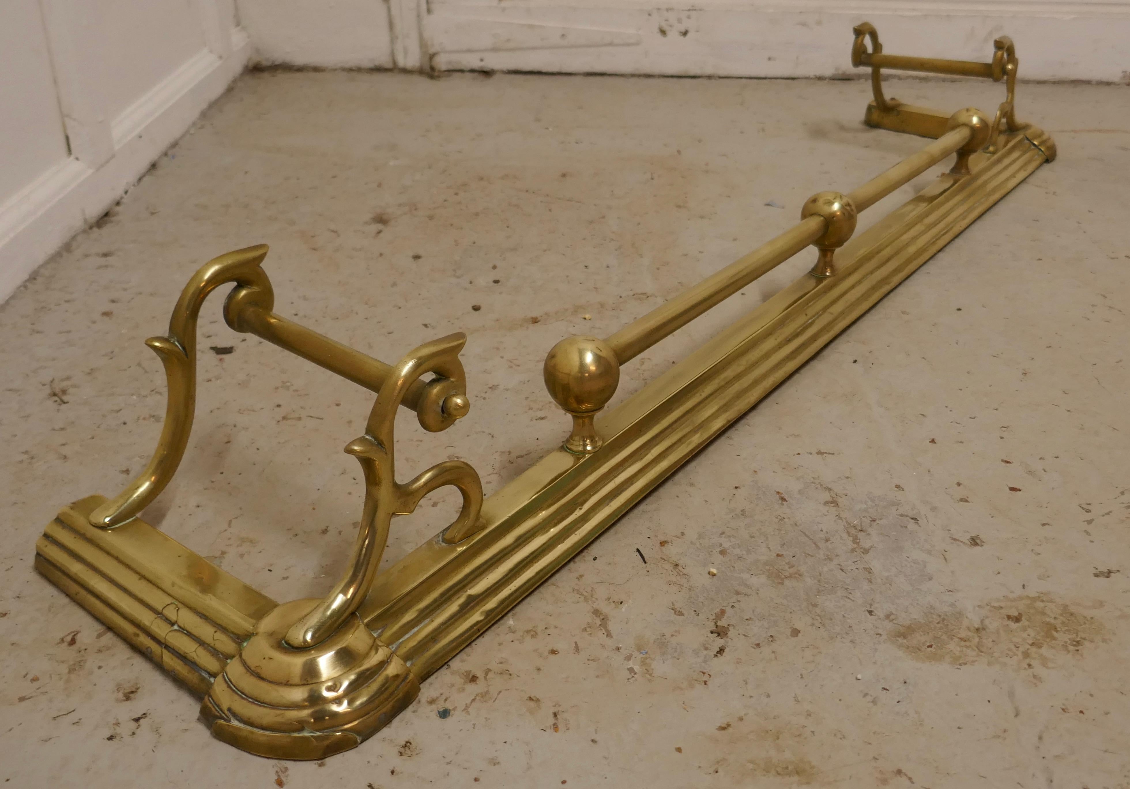 Large Victorian Art Nouveau Brass Fender In Good Condition In Chillerton, Isle of Wight