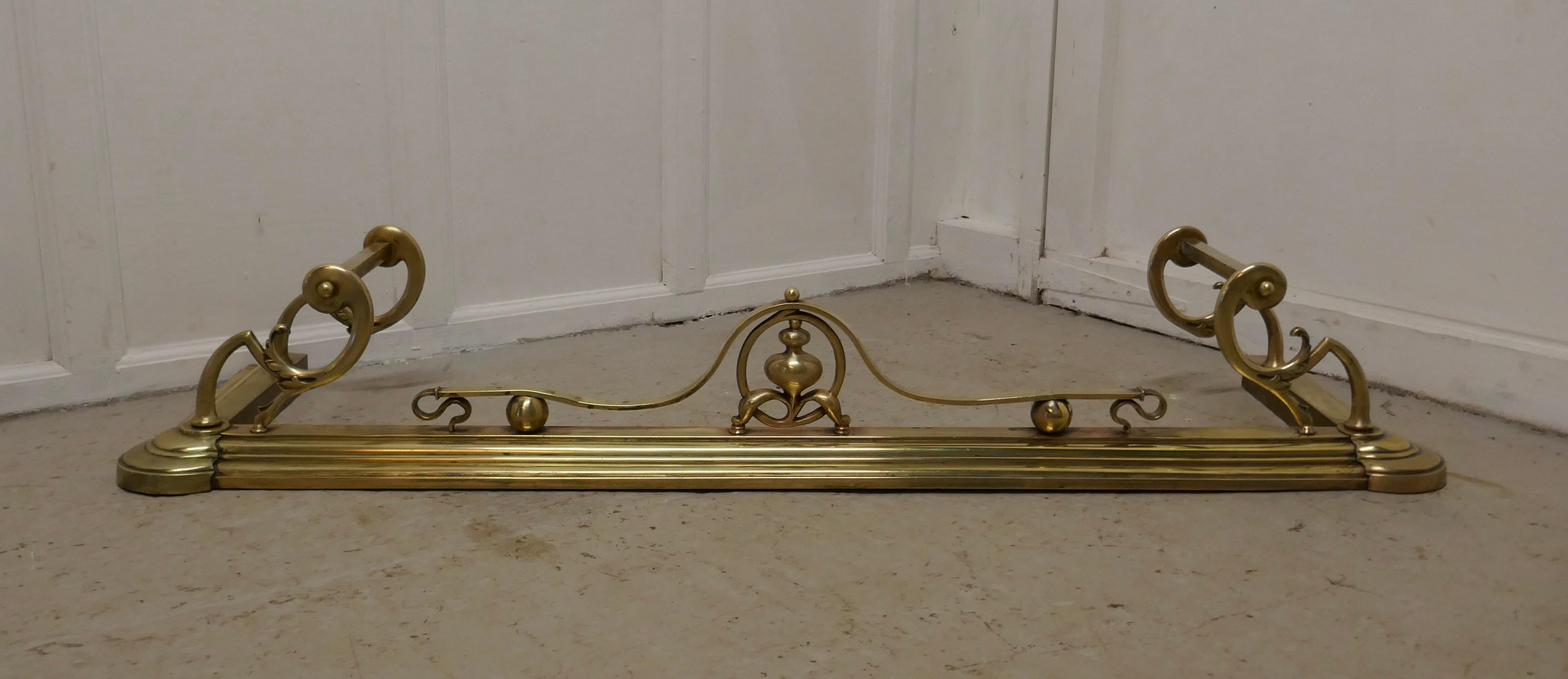 Large Victorian Art Nouveau Brass Fender In Good Condition For Sale In Chillerton, Isle of Wight
