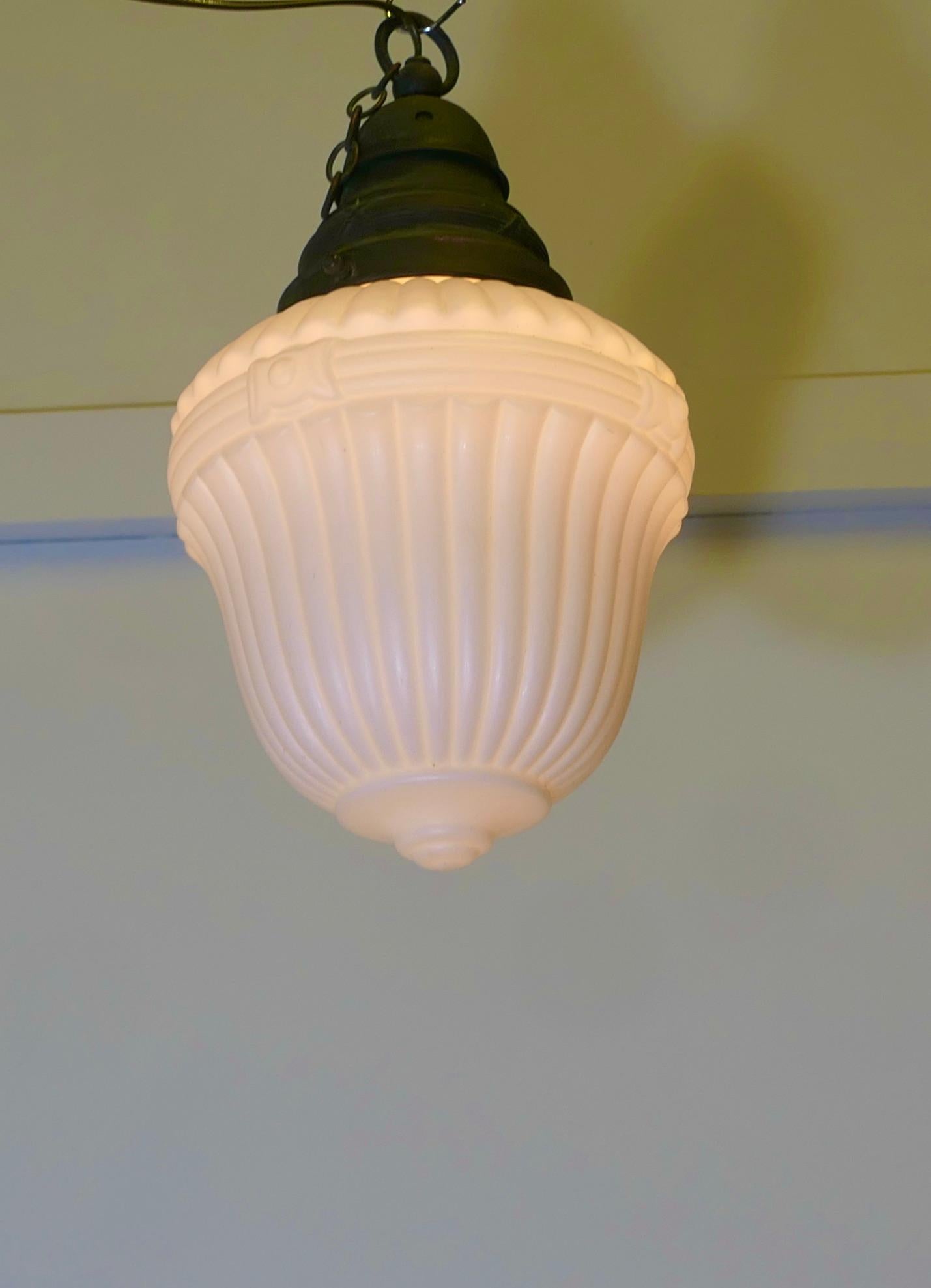 Grande pendente da soffitto vittoriano Arts and Crafts opalescente in vendita 2