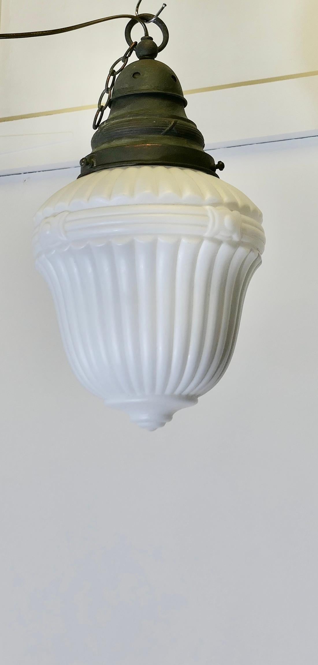 Grande pendente da soffitto vittoriano Arts and Crafts opalescente in vendita 3