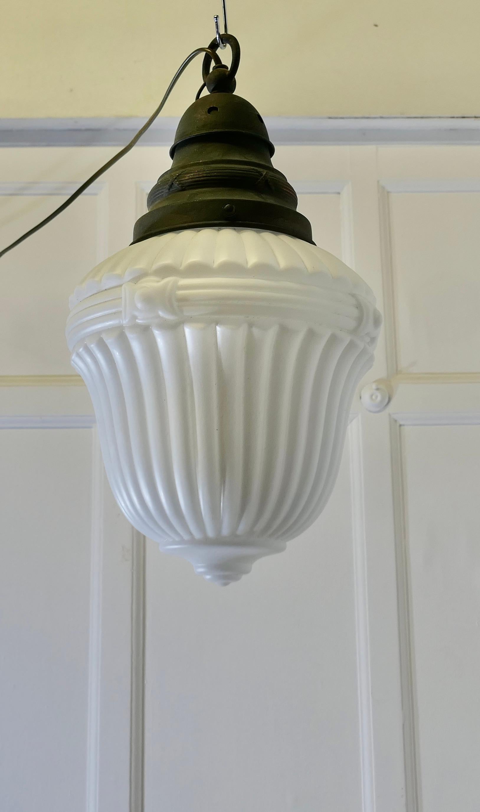 Grande pendente da soffitto vittoriano Arts and Crafts opalescente in vendita 4