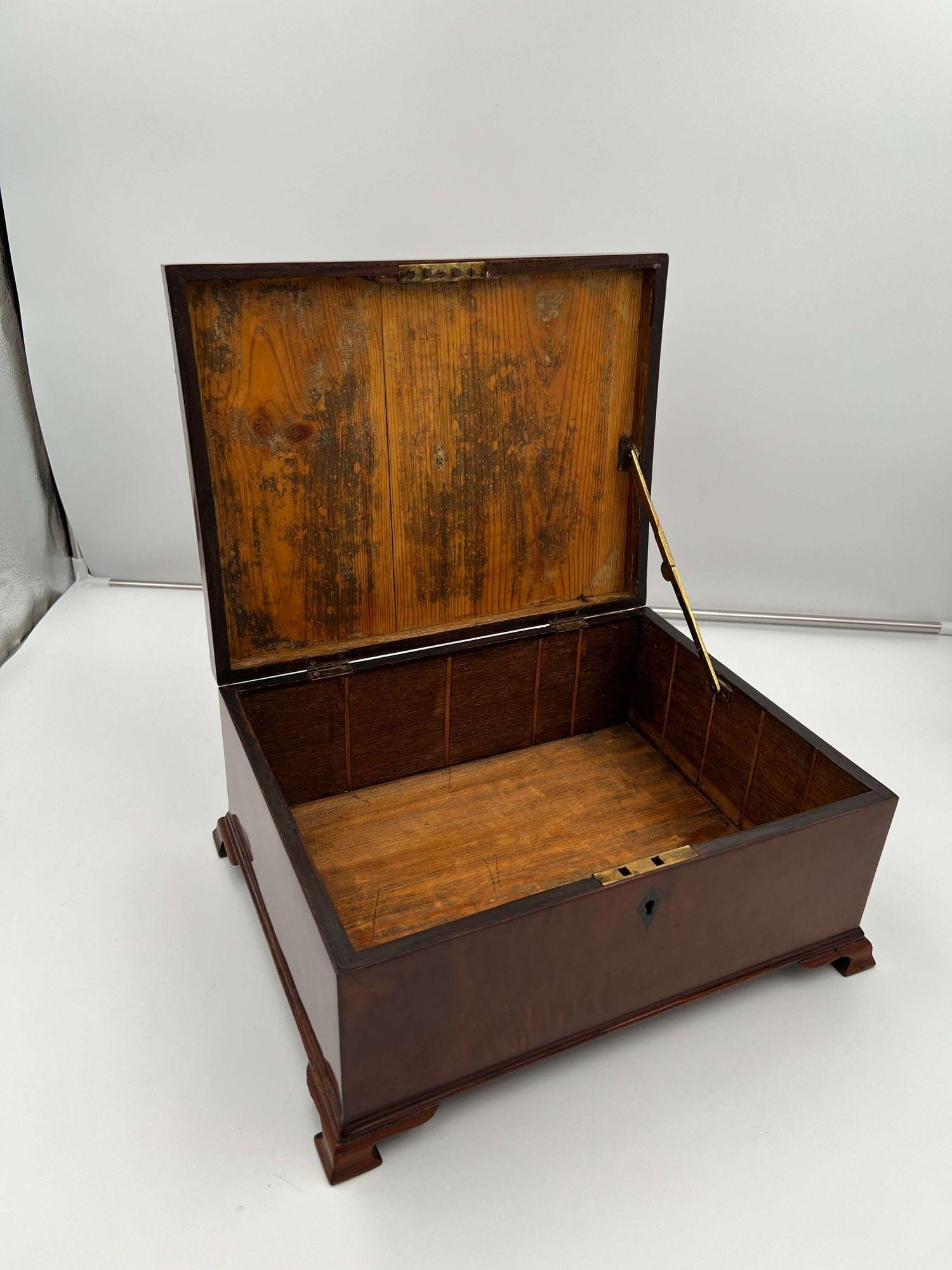 Large Victorian Box, Mahogany on Oak, England, circa 1840 For Sale 8