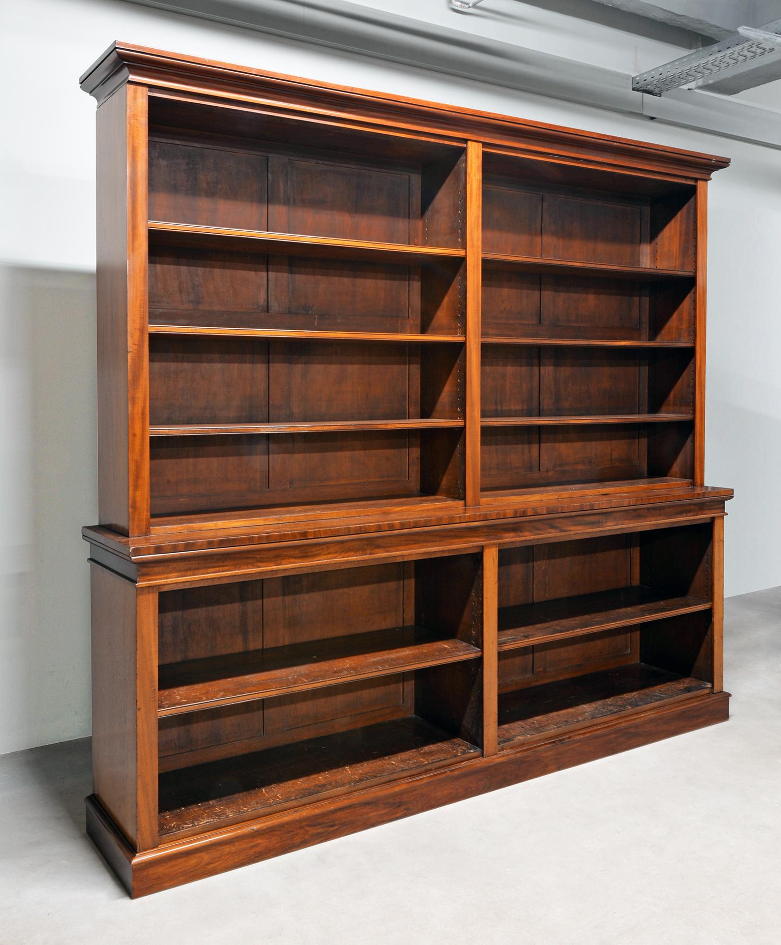 Large victorian breakfront open bookcase in four-parts, mahogany, c. 1860
The bookcase can be restored on request.

Lit.: R. W. Symonds and B. B. Whineray, Victorian Furniture, London 1987, p. 149-160.
