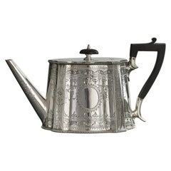 Grande théière victorienne en argent en forme de boîte